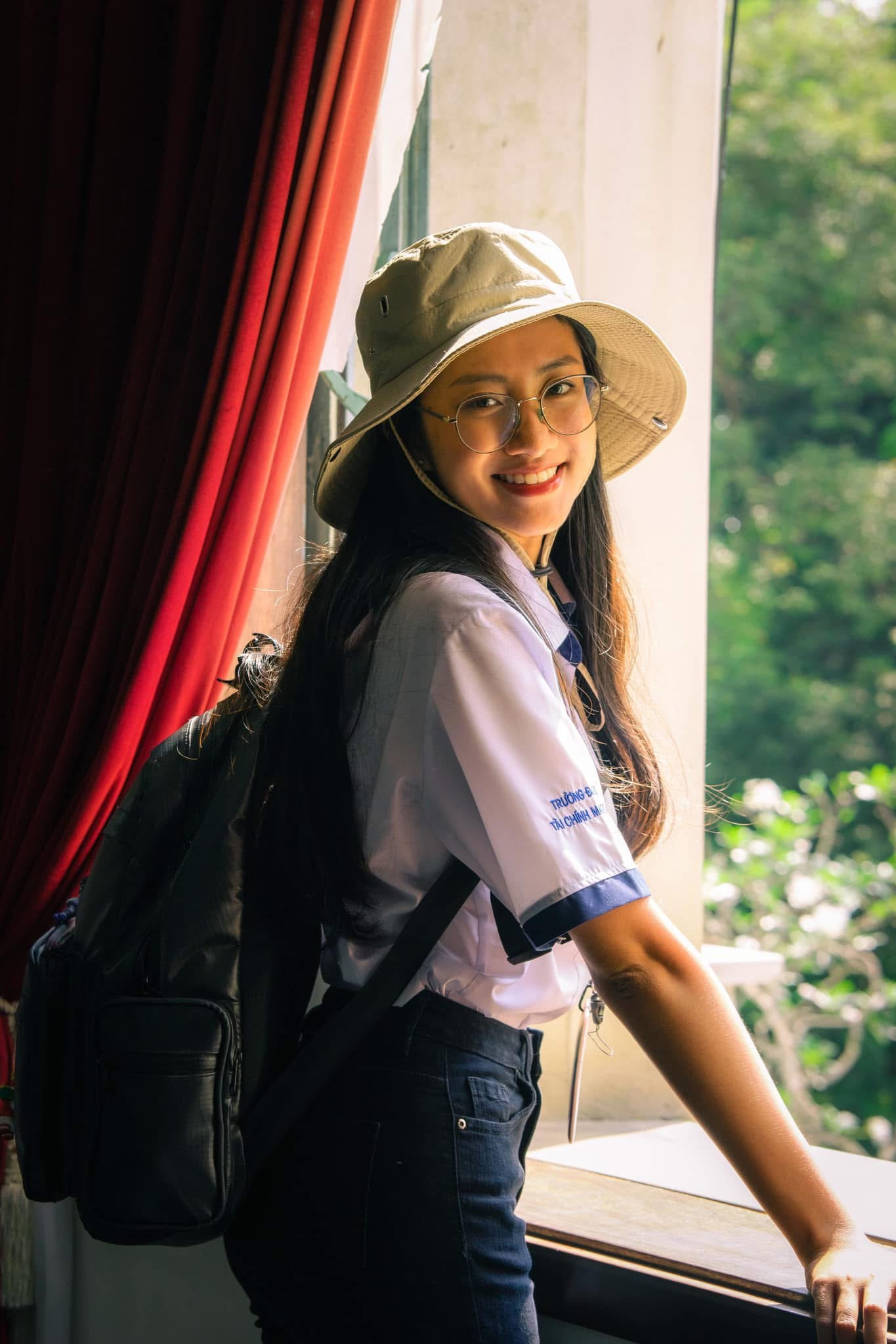 Trúc Linh chia sẻ được đồng hành cùng Hoa hậu Việt Nam 2024 là hành trình đầy nỗ lực và tự hào. Cô luôn đặt mục tiêu tiến xa nhất có thể, không chỉ top 3 hay vương miện, còn là phiên bản tốt nhất của chính mình. &quot;Tôi mong có cơ hội lan tỏa giá trị thực, điều tích cực, bản lĩnh và hình ảnh của người phụ nữ Việt Nam hiện đại đến nhiều người hơn nữa qua hành trình này&quot;, Trúc Linh nhấn mạnh.