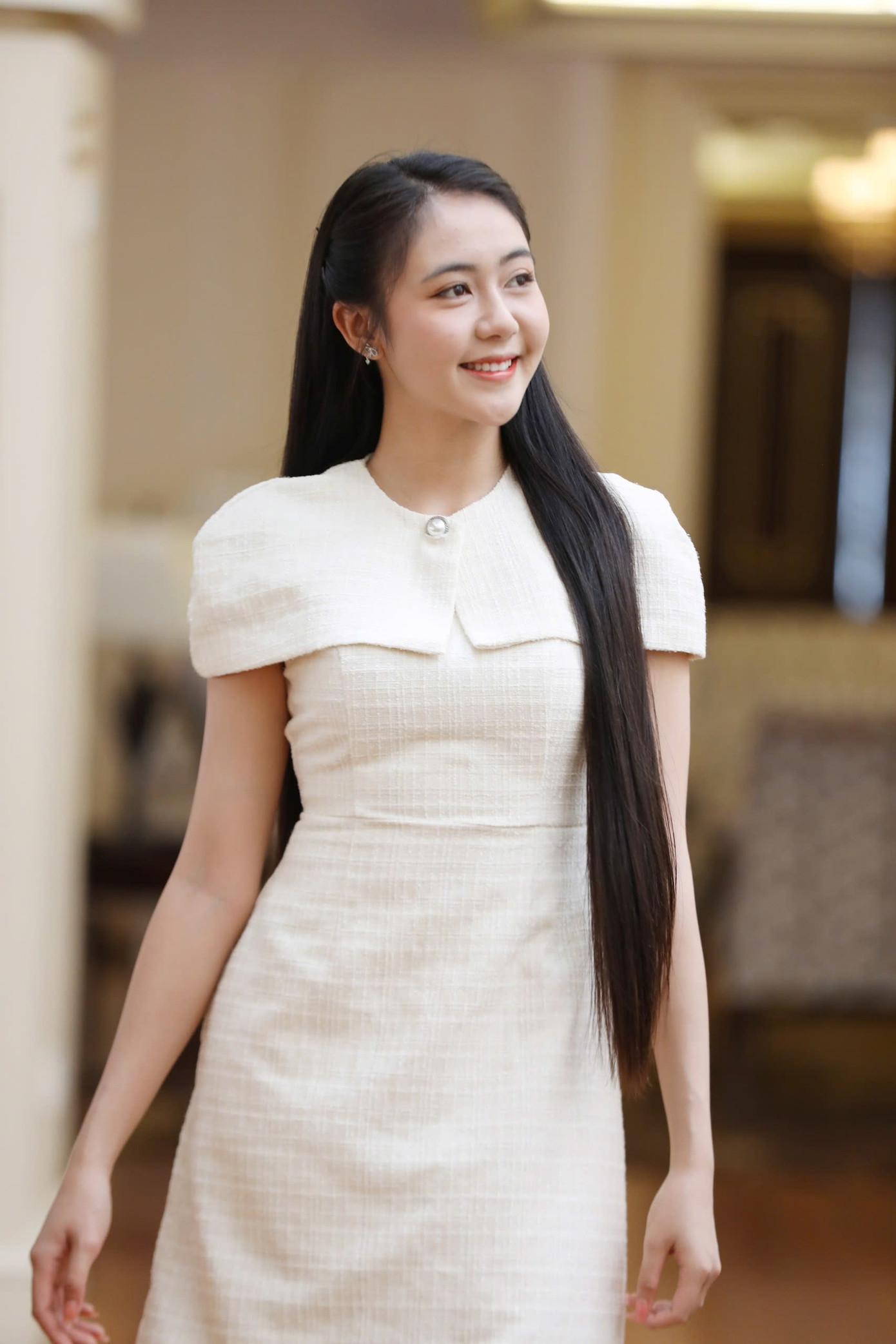 “Tôi cảm thấy biết ơn vì hành trình này đã giúp mình tự tin, yêu bản thân và yêu vẻ đẹp của người phụ nữ Việt Nam hơn”, cô nói.