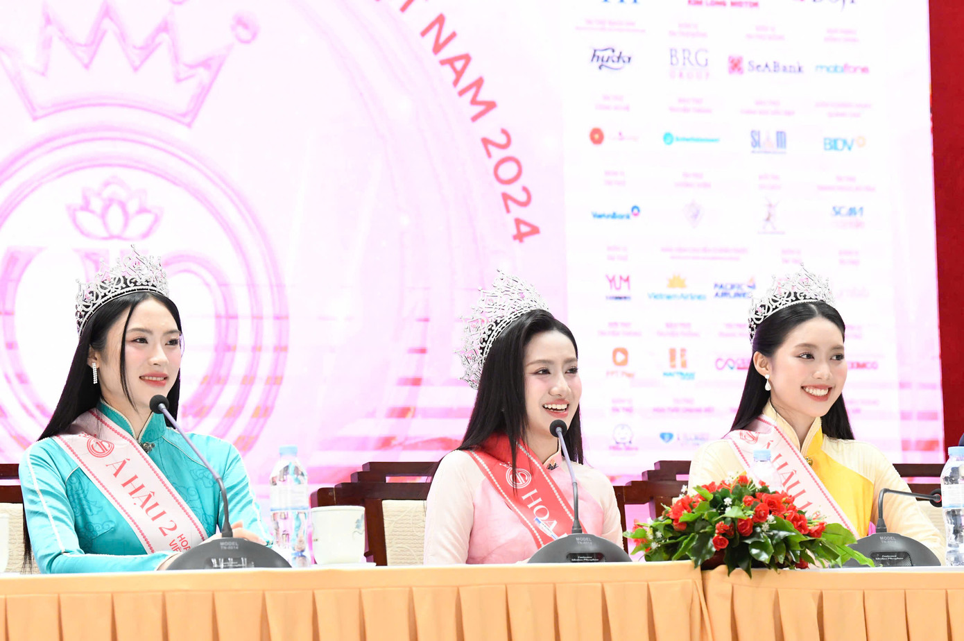 Hoa hậu Hà Trúc Linh, Á hậu Châu Anh và Á hậu Vân Nhi tại họp báo sau đăng quang. Ảnh: Trọng Tài. Hoa hậu Hà Trúc Linh, Á hậu Châu Anh và Á hậu Vân Nhi tại họp báo sau đăng quang. Ảnh: Trọng Tài.