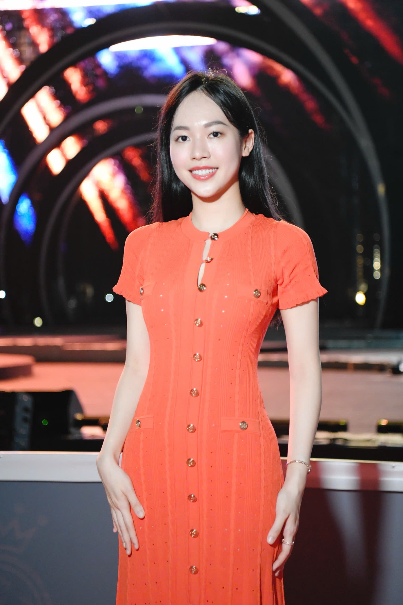 Chứng kiến quá trình tập luyện, những màn trình diễn của thí sinh Hoa hậu Việt Nam 2024, Á hậu Trịnh Thùy Linh bồi hồi trước khi kết thúc nhiệm kỳ. Cô kỳ vọng mùa nhan sắc mới sẽ giúp hành trình Hoa hậu Việt Nam tiếp nối và ngày càng rạng rỡ.