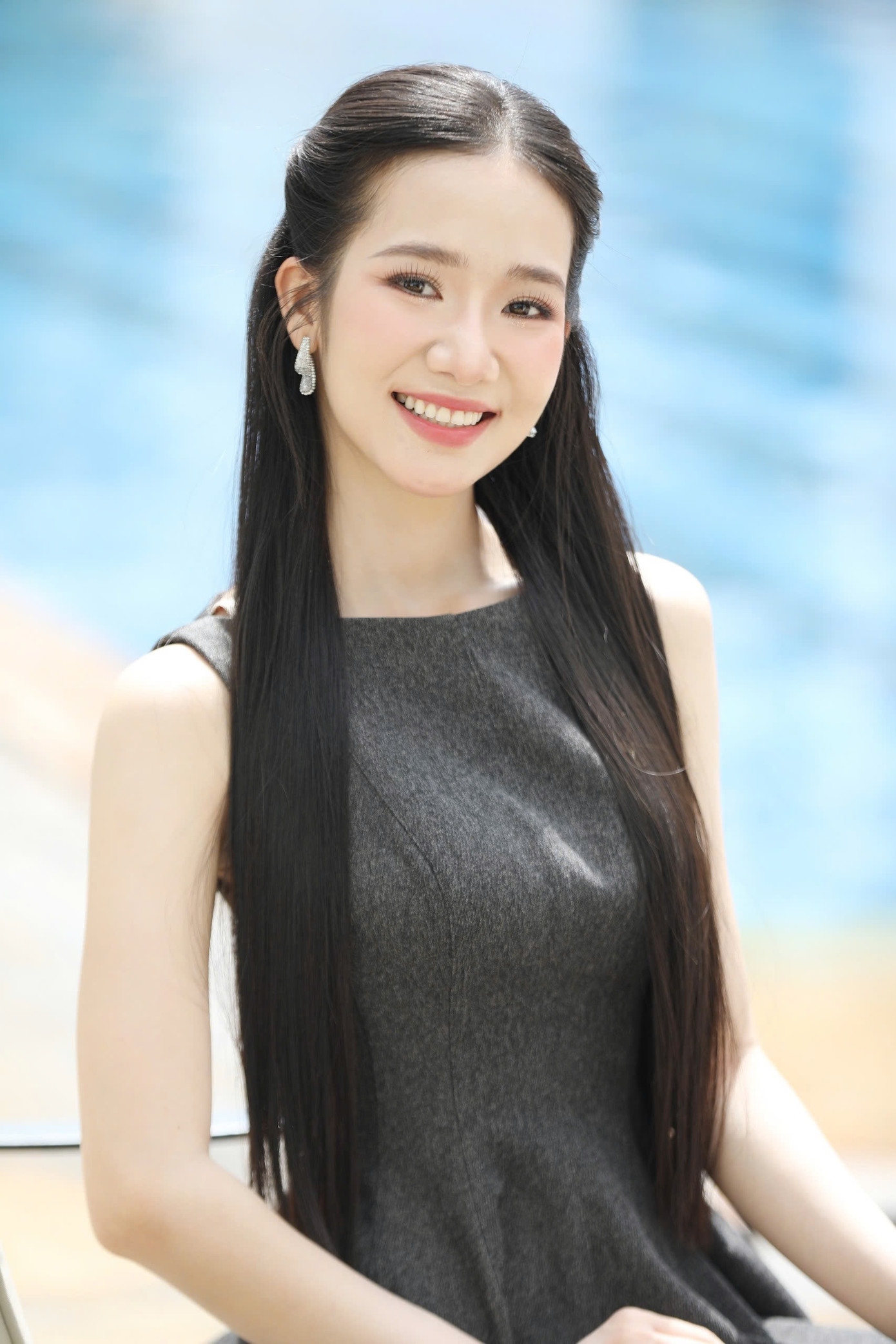 “Do tập luyện cao độ trong một tháng trước chung kết, tôi ngày càng gầy. Tôi nhận được một số góp ý là hình thể khá gầy và trông hơi nhỏ nhắn. Vì vậy, tôi lắng nghe và đang điều chỉnh chế độ tập luyện, ăn thêm nhiều đạm, bổ sung dinh dưỡng để cải thiện cân nặng, hướng đến một hình thể khỏe khoắn và tràn đầy sức sống cho đêm chung kết”, cô nói. “Do tập luyện cao độ trong một tháng trước chung kết, tôi ngày càng gầy. Tôi nhận được một số góp ý là hình thể khá gầy và trông hơi nhỏ nhắn. Vì vậy, tôi lắng nghe và đang điều chỉnh chế độ tập luyện, ăn thêm nhiều đạm, bổ sung dinh dưỡng để cải thiện cân nặng, hướng đến một hình thể khỏe khoắn và tràn đầy sức sống cho đêm chung kết”, cô nói.