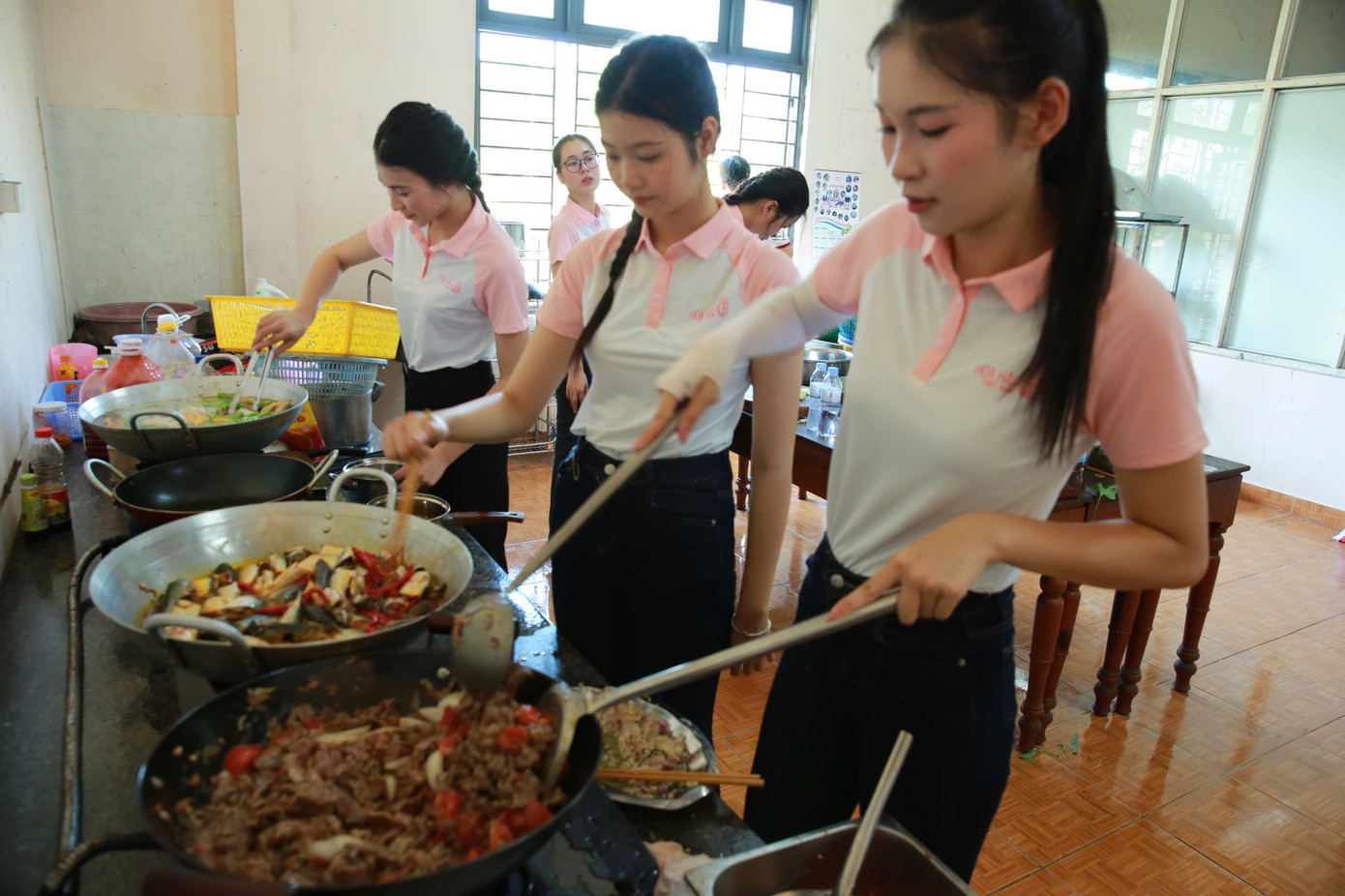 Với nhiều thí sinh Hoa hậu Việt Nam, đêm chung kết không phải là sự kết thúc mà khởi đầu cho hành trình mới. "Tôi tham gia các hoạt động thiện nguyện không chỉ vì tôi là thí sinh của cuộc thi Hoa hậu Việt Nam. Đó là tâm nguyện và mong muốn giúp sức mình để khơi nguồn những giá trị tốt đẹp trong cuộc đời", thí sinh Hà Trúc Linh chia sẻ.