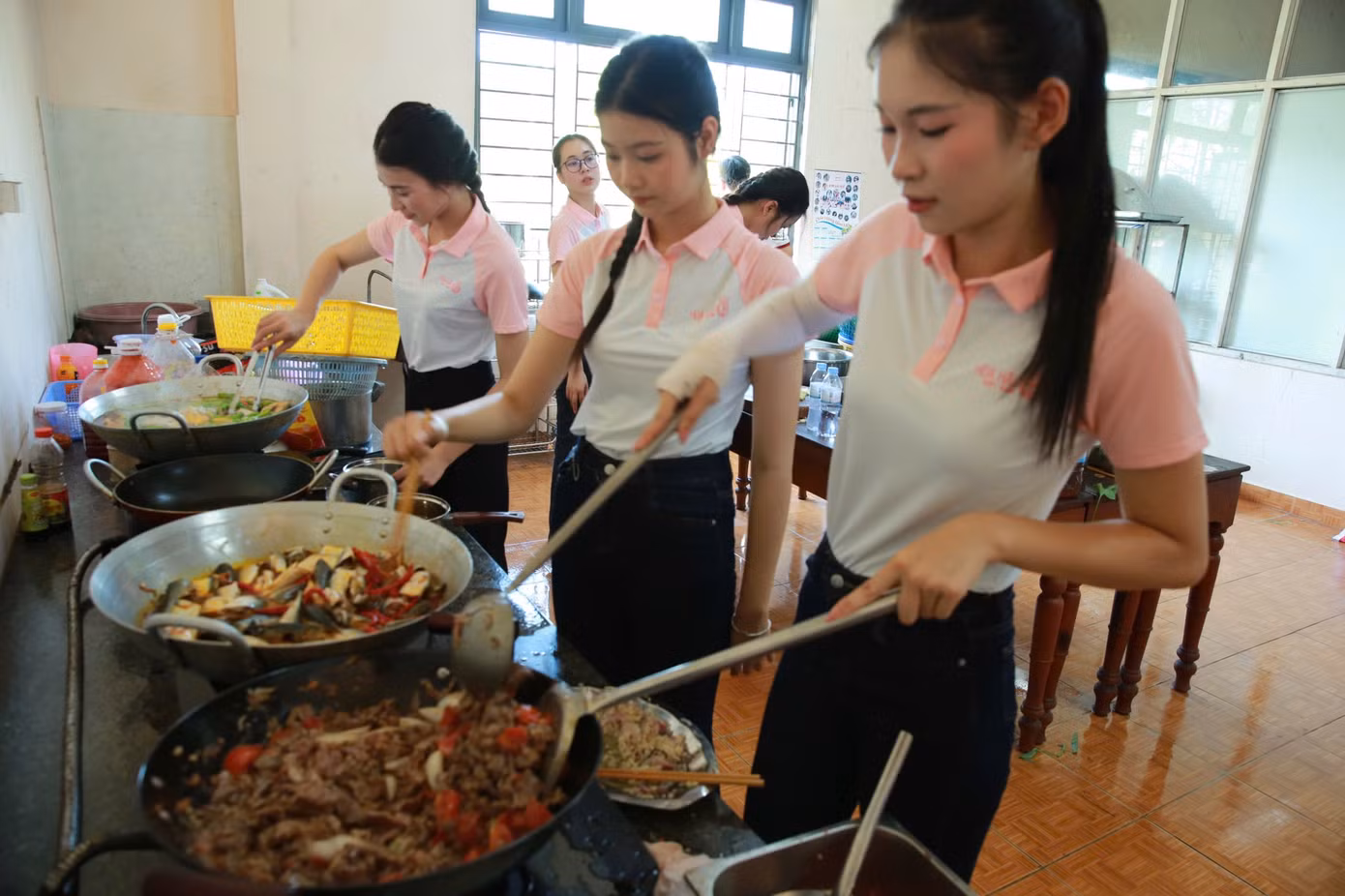 Với nhiều thí sinh Hoa hậu Việt Nam, đêm chung kết không phải là sự kết thúc mà khởi đầu cho hành trình mới. "Tôi tham gia các hoạt động thiện nguyện không chỉ vì tôi là thí sinh của cuộc thi Hoa hậu Việt Nam. Đó là tâm nguyện và mong muốn giúp sức mình để khơi nguồn những giá trị tốt đẹp trong cuộc đời", thí sinh Hà Trúc Linh chia sẻ.