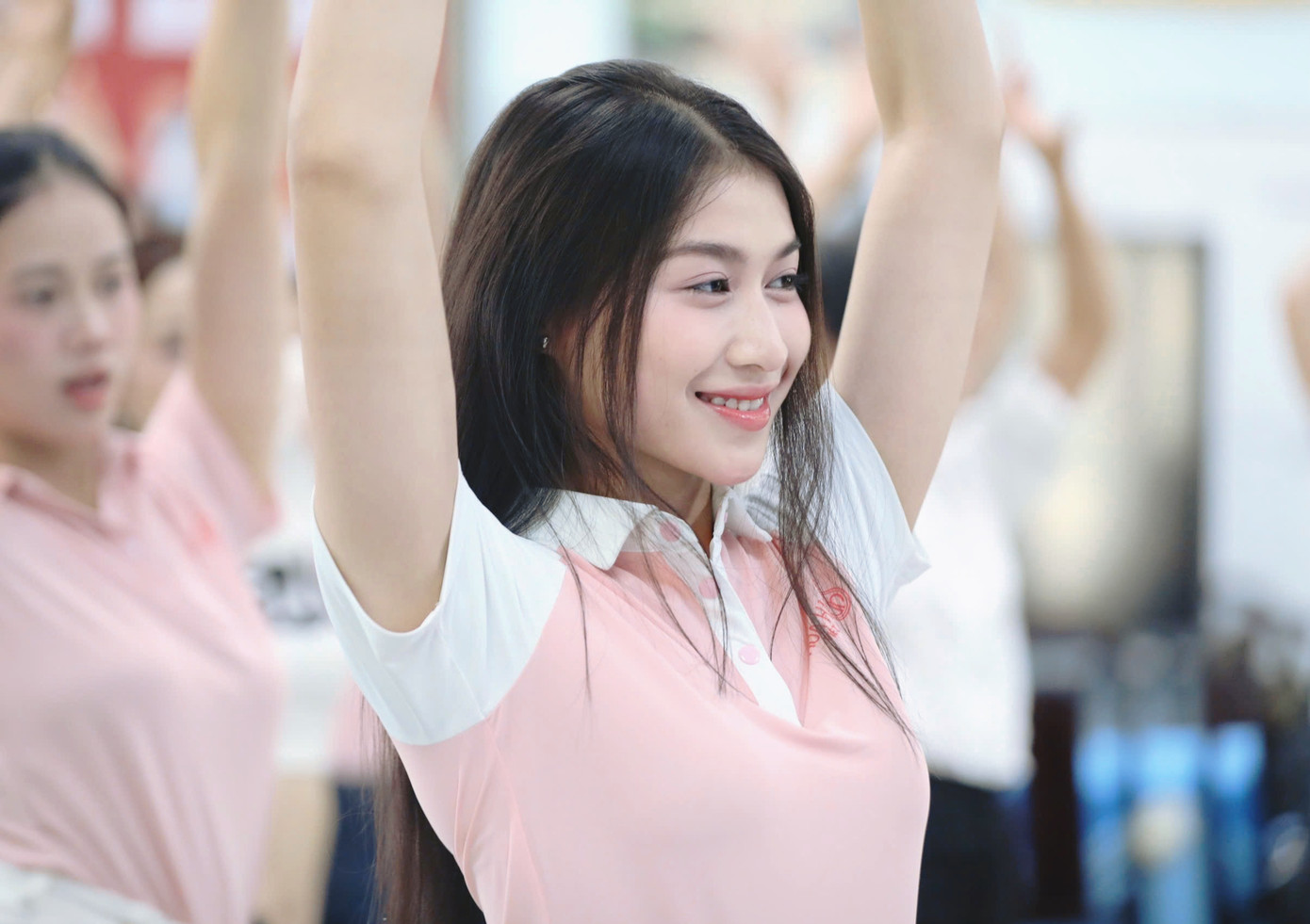 Từ 4/6, 25 thí sinh trở lại nhà chung Hoa hậu Việt Nam tại TP. Huế chuẩn bị cho đêm chung kết diễn ra vào 14/6. Sáng 7/6, các cô gái có buổi tập vũ đạo đầu tiên cho màn đồng diễn bikini.