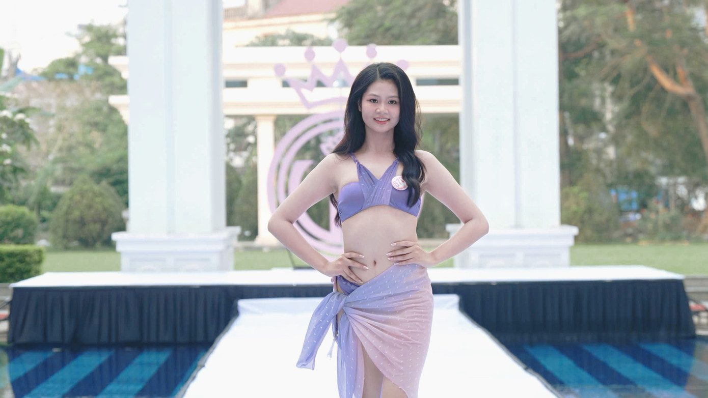 Hồ Ngọc Phương Linh sinh năm 2004, đến từ Hà Tĩnh, là sinh viên Trường Quản trị và Kinh doanh, Đại học Quốc gia Hà Nội. Cô sở hữu chiều cao 1m73, số đo ba vòng 86-64-91 cm.