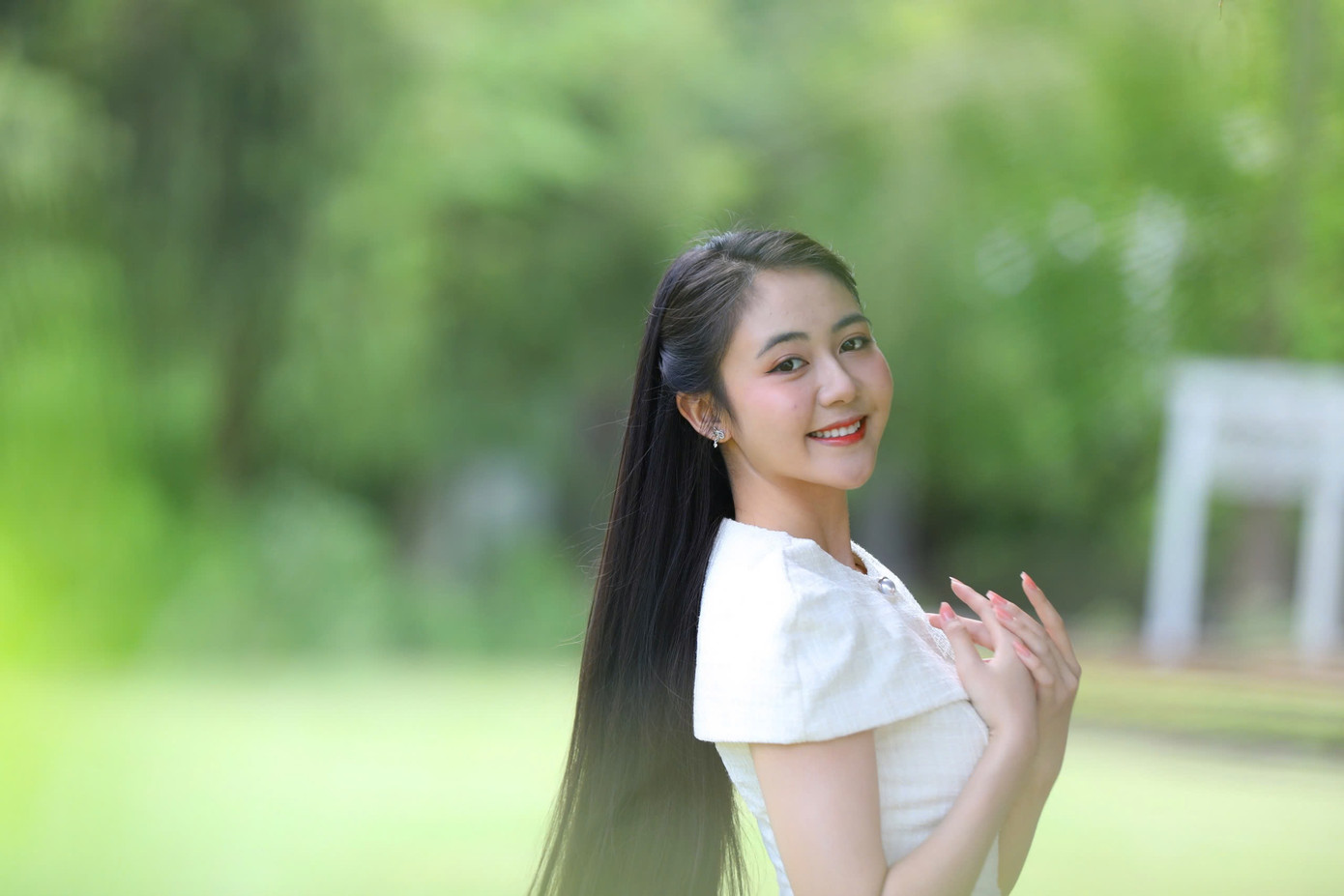 “Quan trọng là tôi giữ cho tinh thần luôn vui vẻ và tích cực. Tôi tin rằng, vẻ đẹp bắt đầu từ sự khỏe mạnh bên trong”, cô chia sẻ.