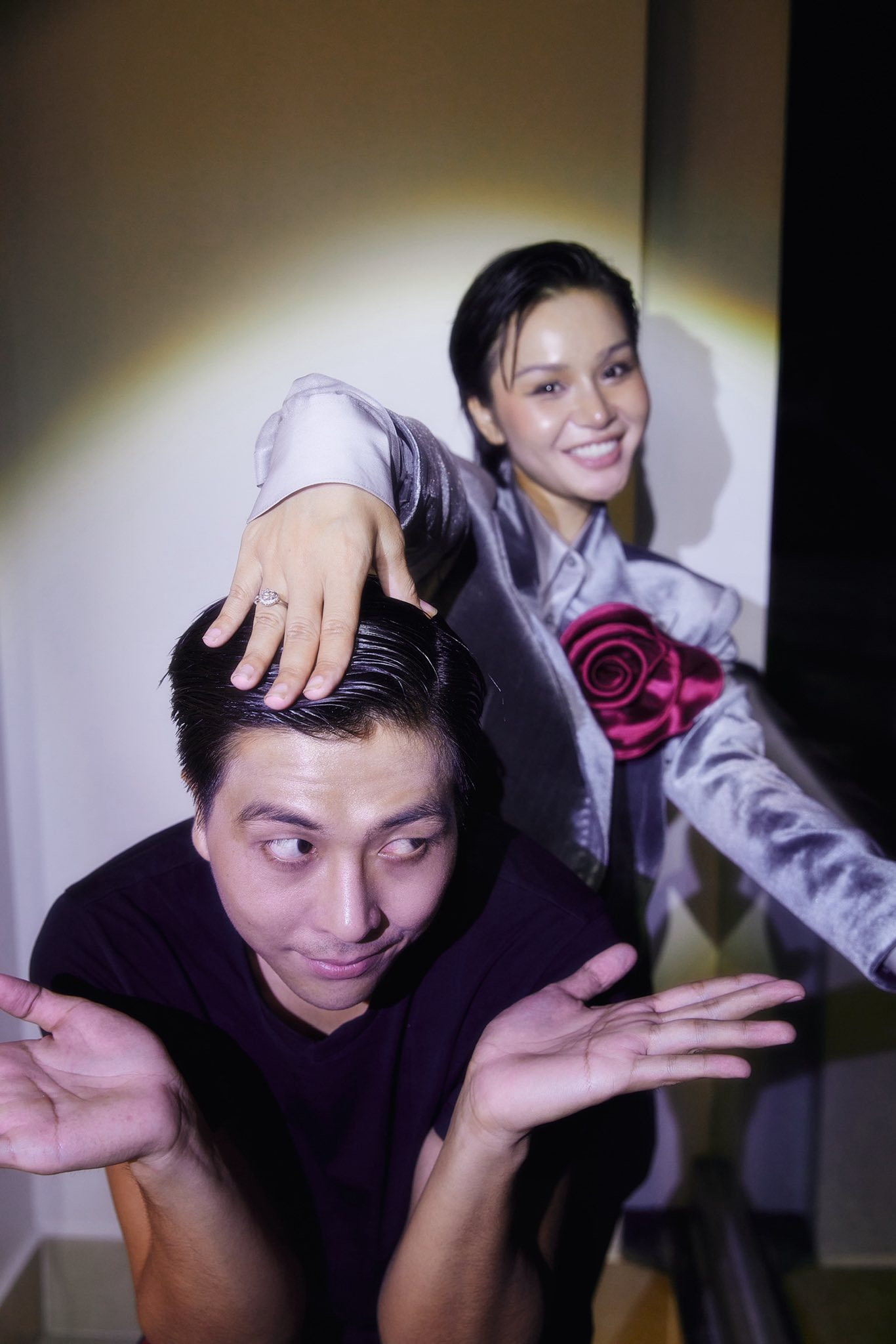 Lê Thu Trang chia sẻ khoảnh khắc được bạn trai Quang Sơn cầu hôn. Lê Thu Trang chia sẻ khoảnh khắc được bạn trai Quang Sơn cầu hôn.