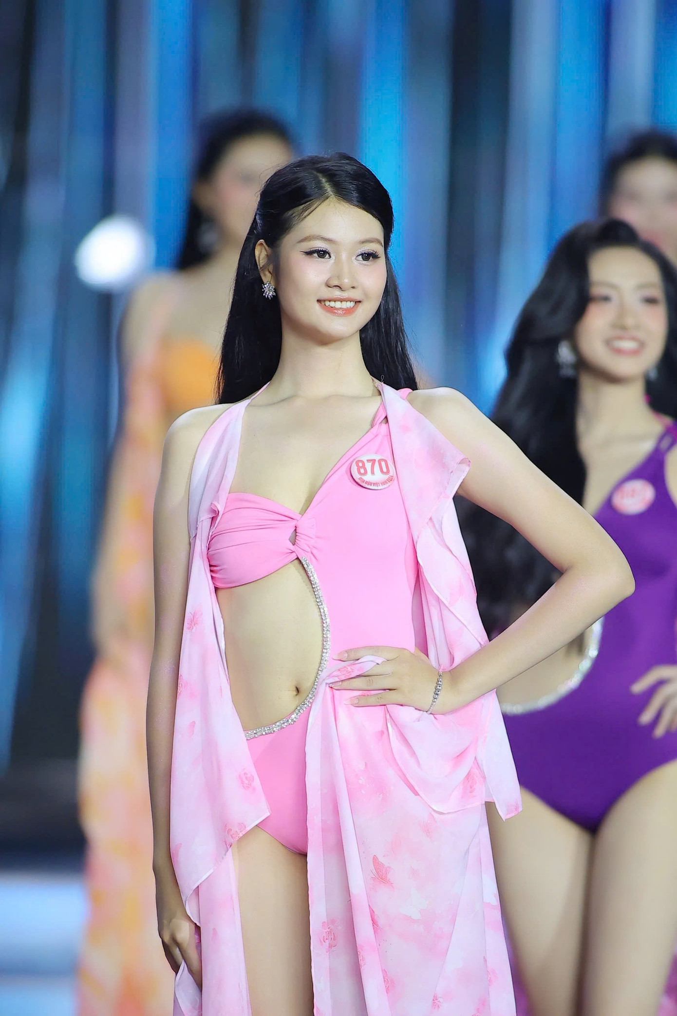 Hồ Ngọc Phương Linh cao 1,73 m, số đo ba vòng 86-64-91 cm.