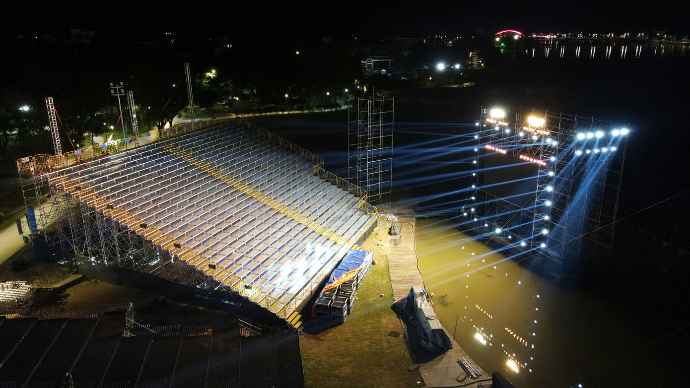 "Điểm đặc biệt của chung kết Hoa hậu Việt Nam 2024 là sân khấu trình diễn được dàn dựng trên mặt nước sông Hương. Chúng tôi kỳ vọng đây là điểm nhấn tạo nên sự hấp dẫn và thành công cho đêm thi", đại diện BTC Hoa hậu Việt Nam chia sẻ.