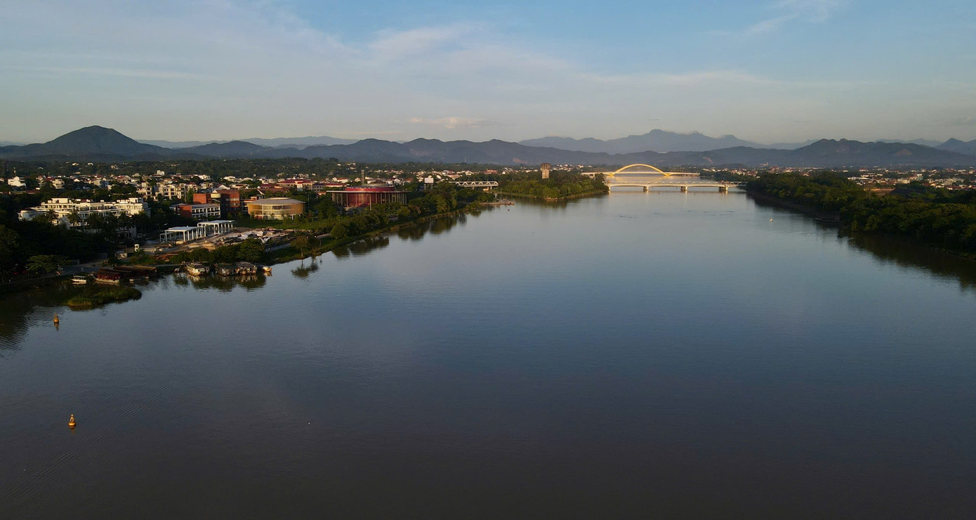 Lần đầu tiên trong lịch sử cuộc thi Hoa hậu Việt Nam, sân khấu chung kết được dựng hoàn toàn trên mặt nước.