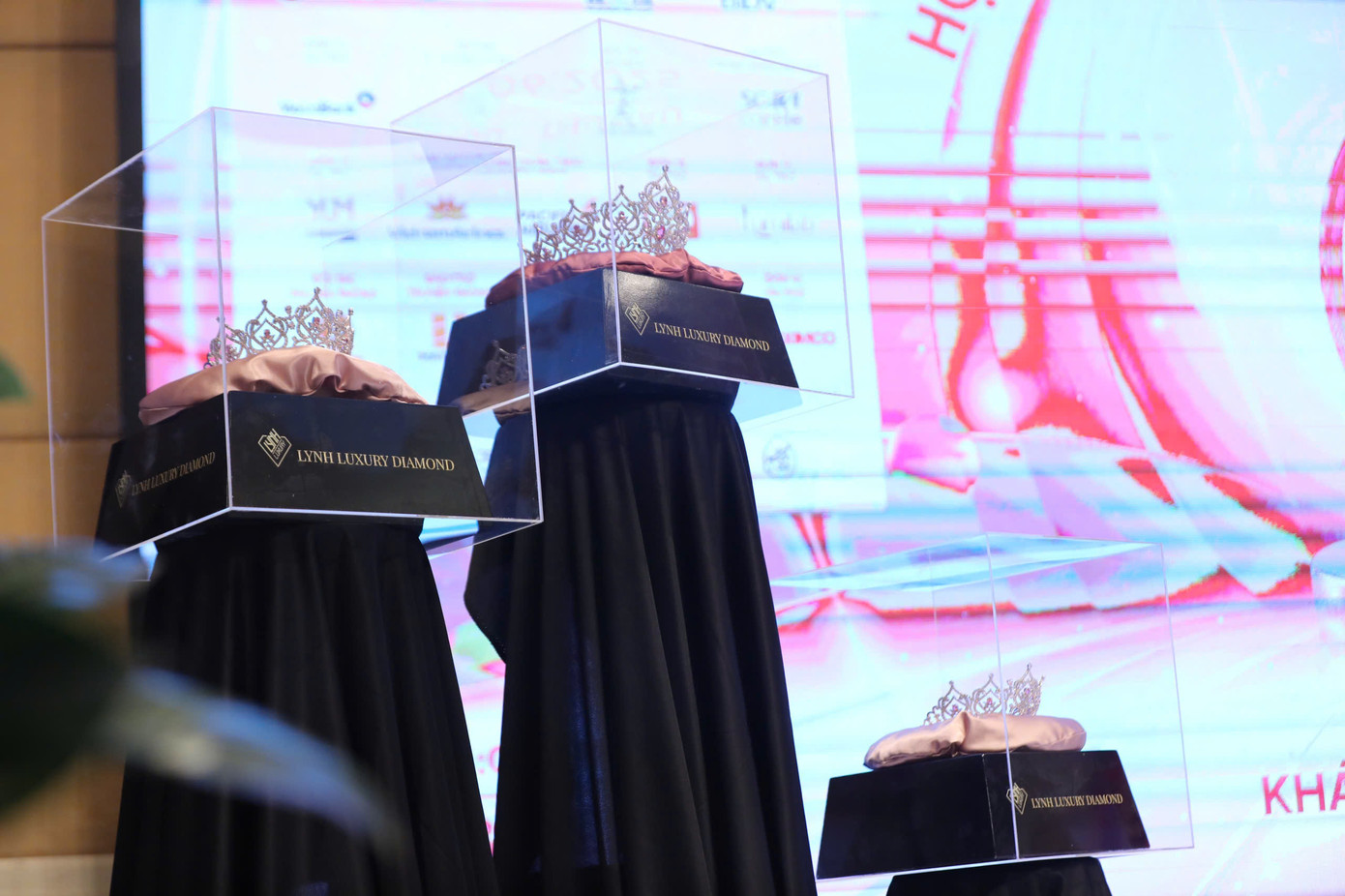 Cận vương miện danh giá dành cho tân Hoa hậu Việt Nam 2024.