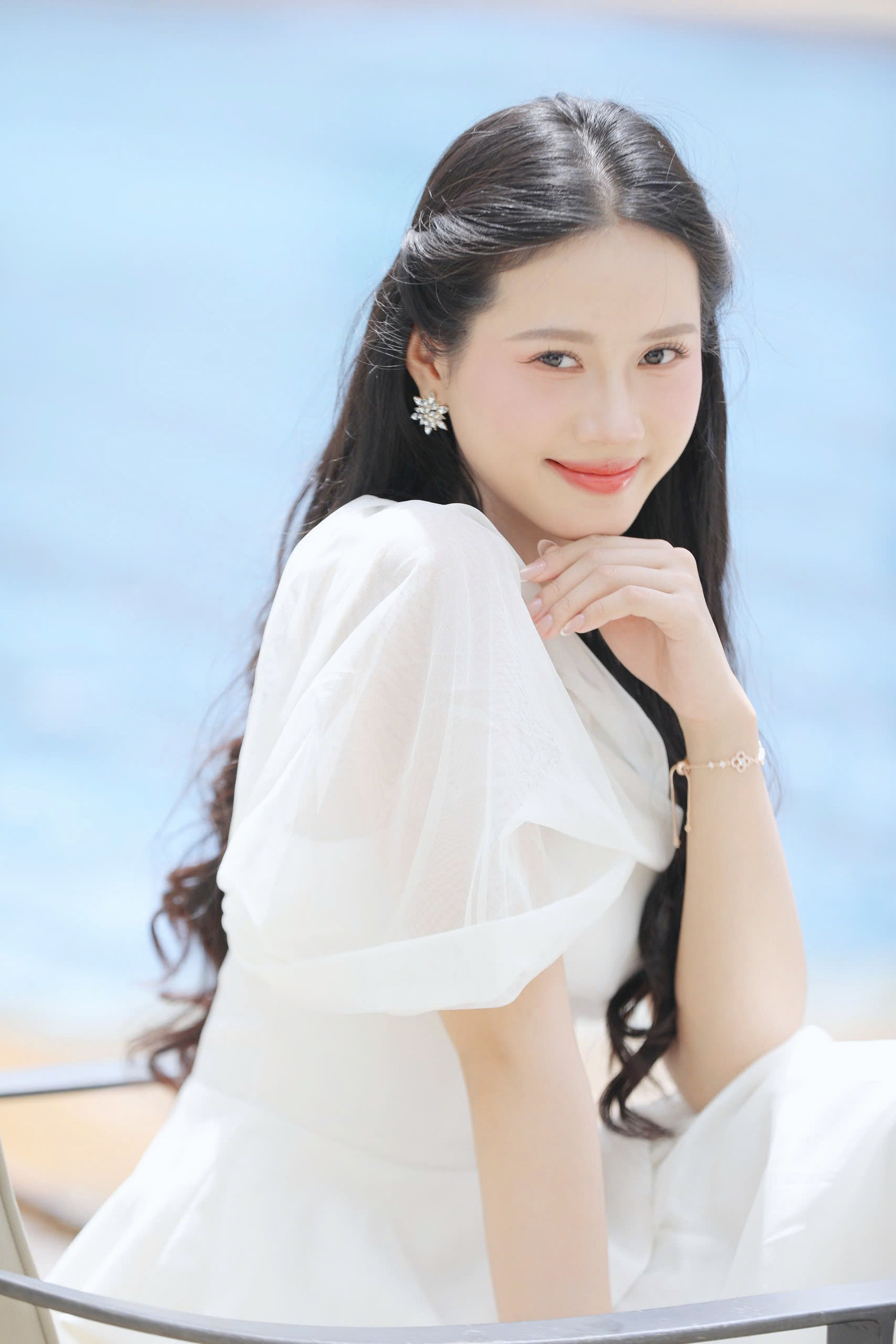 Đoàn Thị Diệu Huyền (SBD 531) là một trong 25 thí sinh lọt vào vòng chung kết Hoa hậu Việt Nam. Ở chặng nước rút, Diệu Huyền bày tỏ quyết tâm chinh phục vương miện. Tuy nhiên, cô gái Quảng Trị khiêm tốn khi dự đoán mình không thể lọt Top 5. Đoàn Thị Diệu Huyền (SBD 531) là một trong 25 thí sinh lọt vào vòng chung kết Hoa hậu Việt Nam. Ở chặng nước rút, Diệu Huyền bày tỏ quyết tâm chinh phục vương miện. Tuy nhiên, cô gái Quảng Trị khiêm tốn khi dự đoán mình không thể lọt Top 5.