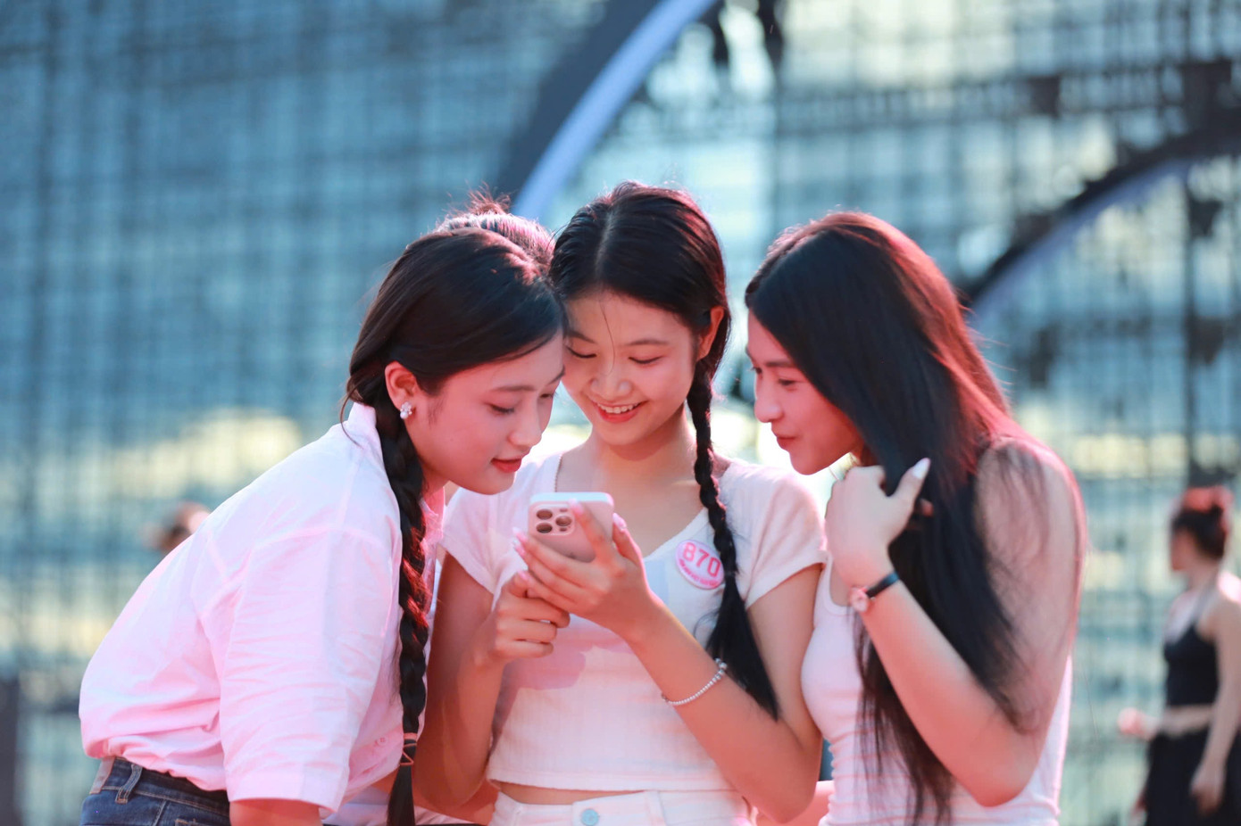 Khoảnh khắc thí sinh Hoa hậu Việt Nam cùng nhau tạo nên những kỷ niệm đẹp ở hậu trường cuộc thi.