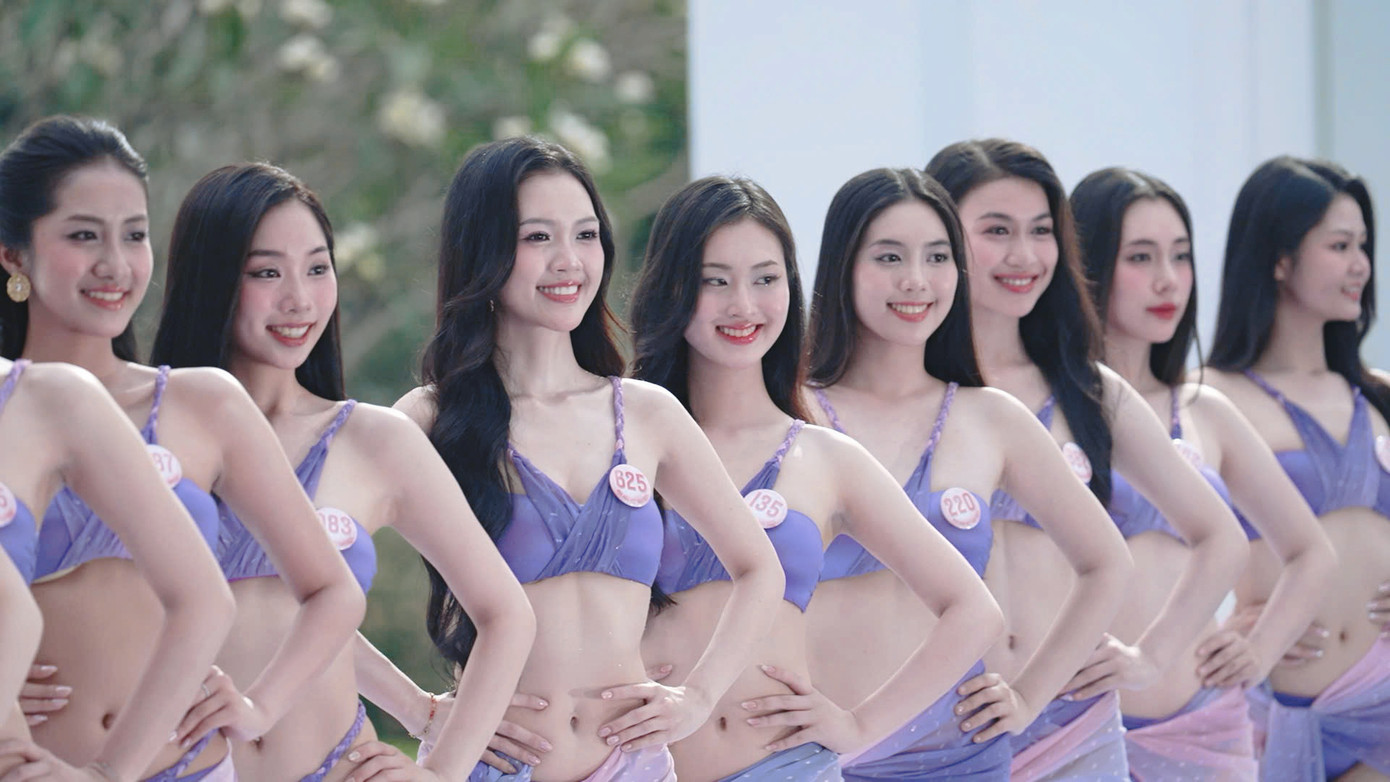 Thử thách trình diễn bikini trong tập 9 truyền hình thực tế Hoa hậu Việt Nam là một trong những căn cứ giúp ban giám khảo lựa chọn Đại sứ thể thao và thời trang. Sau thời gian tập luyện, 25 thí sinh tự tin xuất hiện trên sàn diễn.