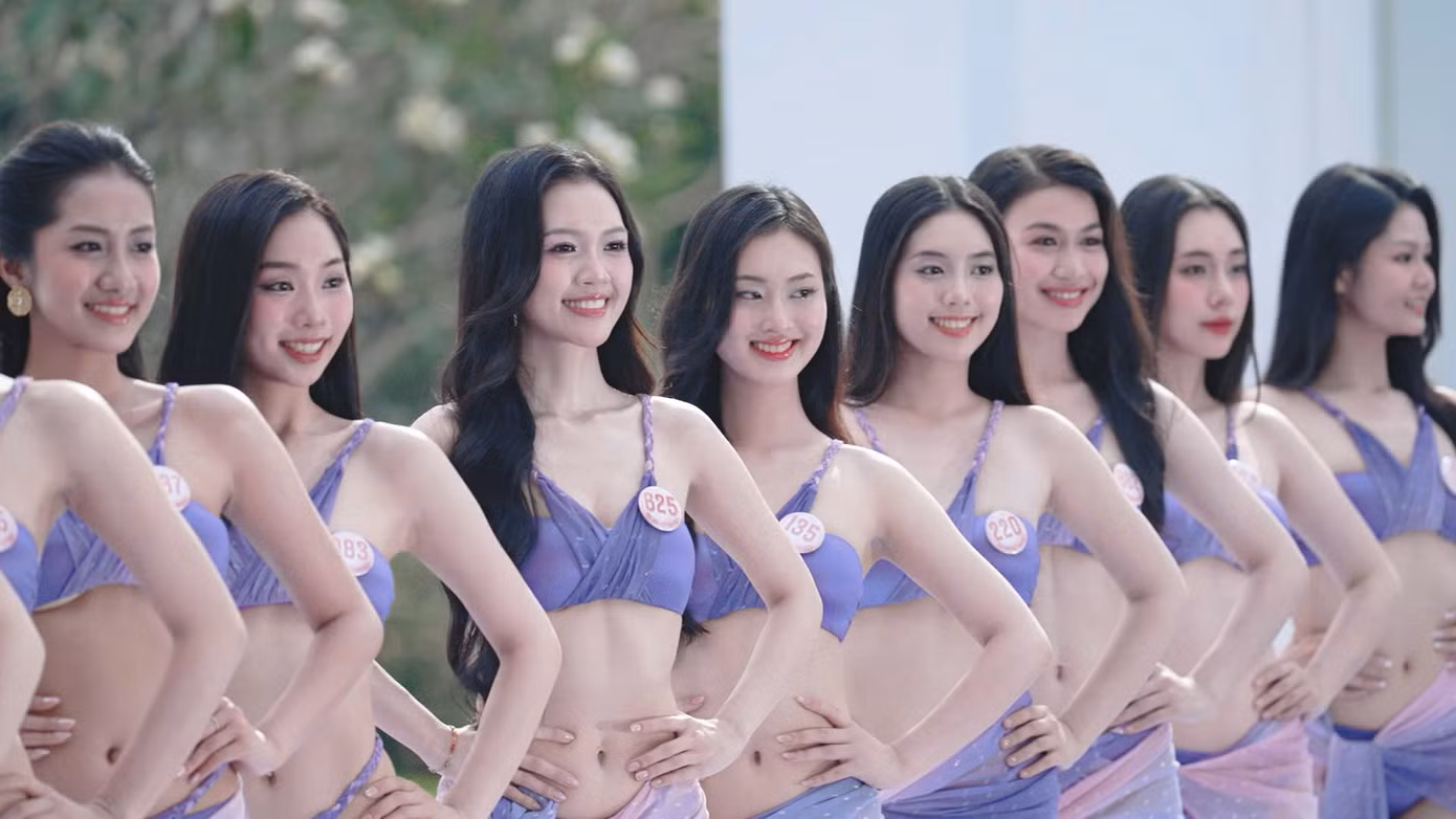 Thử thách trình diễn bikini trong tập 9 truyền hình thực tế Hoa hậu Việt Nam là một trong những căn cứ giúp ban giám khảo lựa chọn Đại sứ thể thao và thời trang. Sau thời gian tập luyện, 25 thí sinh tự tin xuất hiện trên sàn diễn.