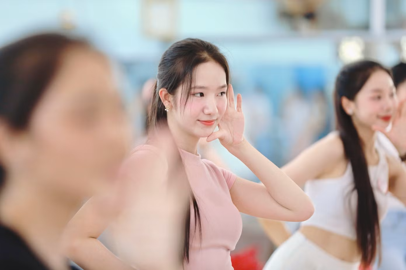 Là một trong hai người đẹp đến từ Huế vào chung kết Hoa hậu Việt Nam 2024, Nguyễn Phương Nhi khao khát chạm tay vào vương miện danh giá. Cô khẳng định bản thân sẽ cố gắng tập luyện và thể hiện hết mình để hiện thực hóa ước mơ.