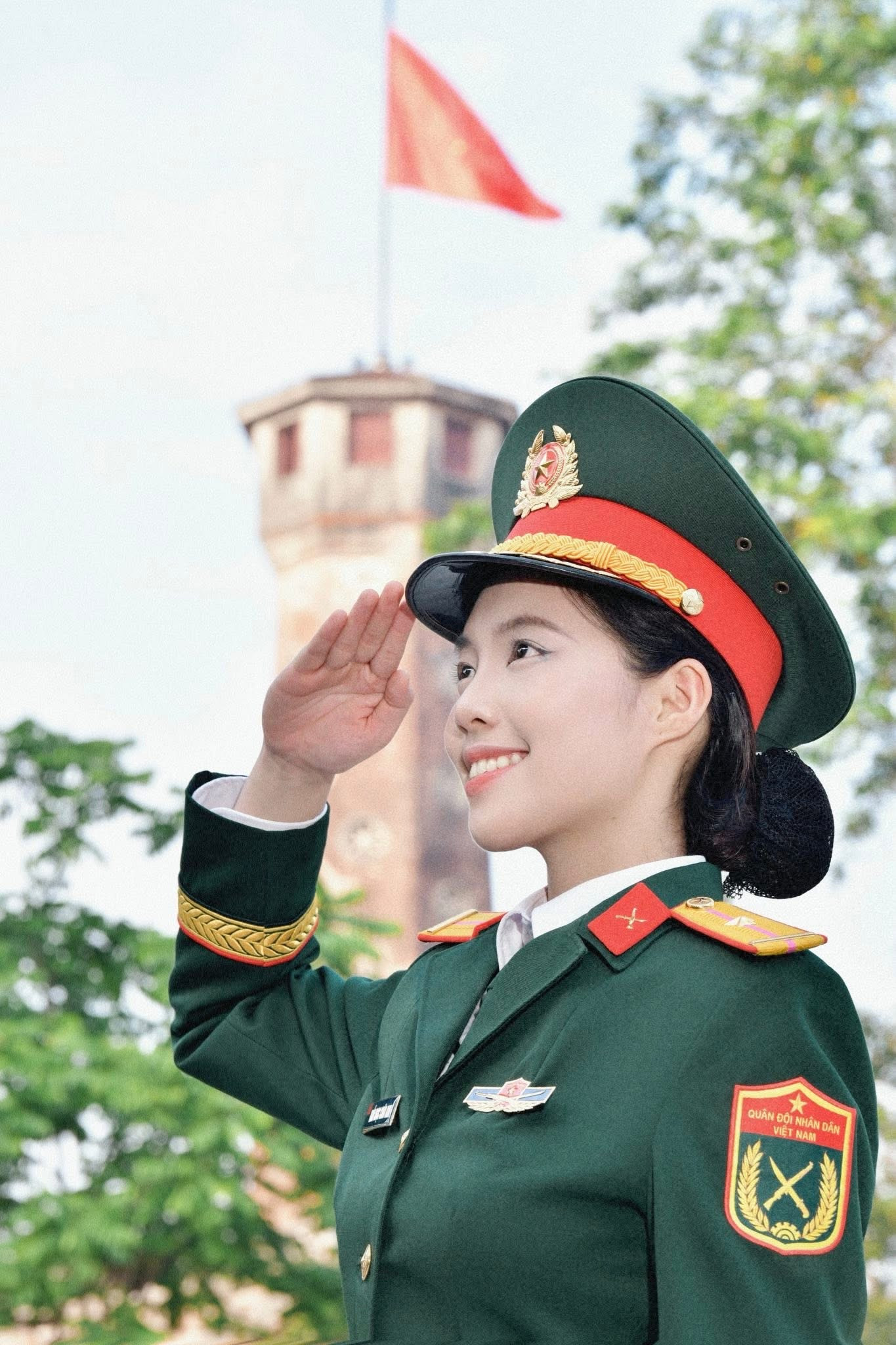 Trần Ngọc Châu Anh vừa trở thành Á hậu 1 cuộc thi Hoa hậu Việt Nam một cách thuyết phục. Ở phần thi ứng xử, Châu Anh nhận được câu hỏi về câu chuyện mà TP Huế muốn truyền tải thông qua việc đăng cai tổ chức sự kiện văn hóa tầm quốc gia như Hoa hậu Việt Nam.