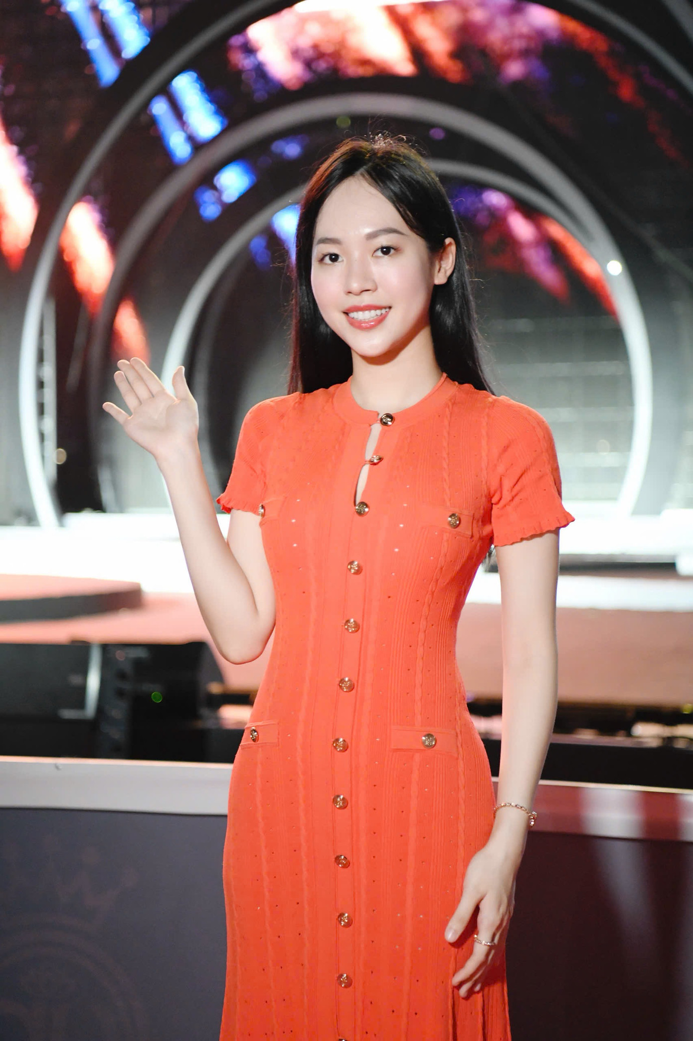 Chứng kiến quá trình tập luyện, những màn trình diễn của thí sinh Hoa hậu Việt Nam 2024, Á hậu Trịnh Thùy Linh bồi hồi trước khi kết thúc nhiệm kỳ. Cô kỳ vọng mùa nhan sắc mới sẽ giúp hành trình Hoa hậu Việt Nam tiếp nối và ngày càng rạng rỡ.