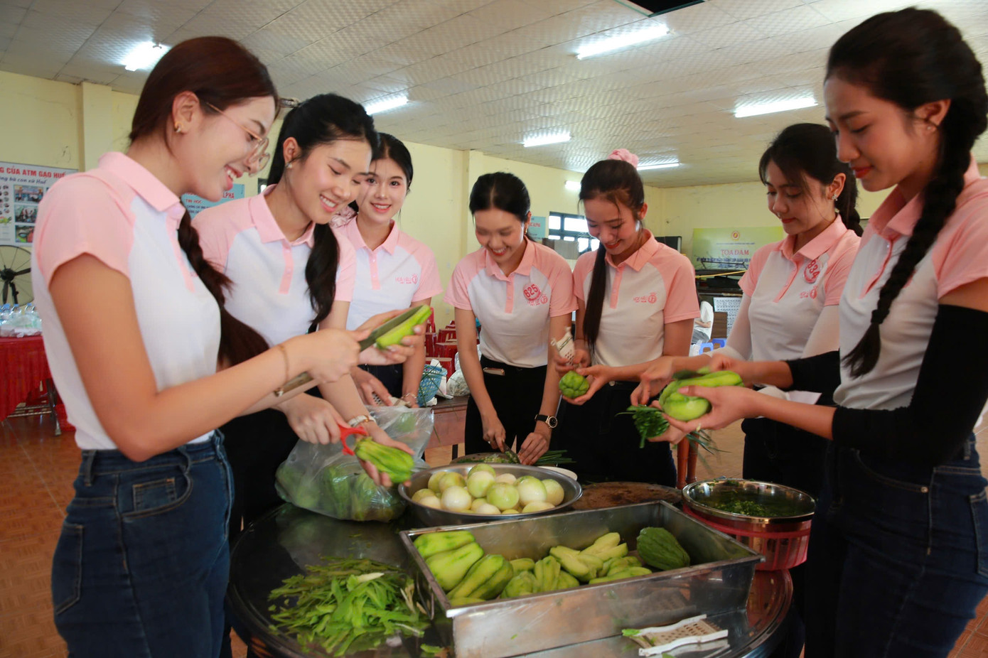 “Tôi thấy vui và tự hào khi góp sức trong dự án nhân ái ngày hôm nay. Tôi cảm thấy có trách nhiệm với cộng đồng và tự nhủ bản thân cần cố gắng hơn để mang đến nhiều giá trị cho xã hội”, thí sinh Võ Đoàn Bảo Hà chia sẻ.