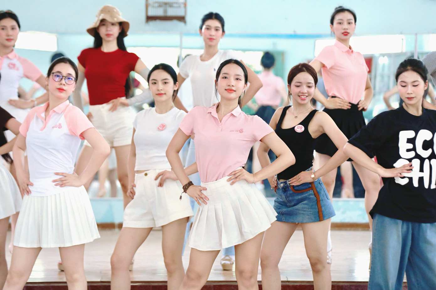 Cùng thời điểm này, top 25 thí sinh Hoa hậu Việt Nam năm 2024 đã bước vào lịch trình tập luyện cao độ.