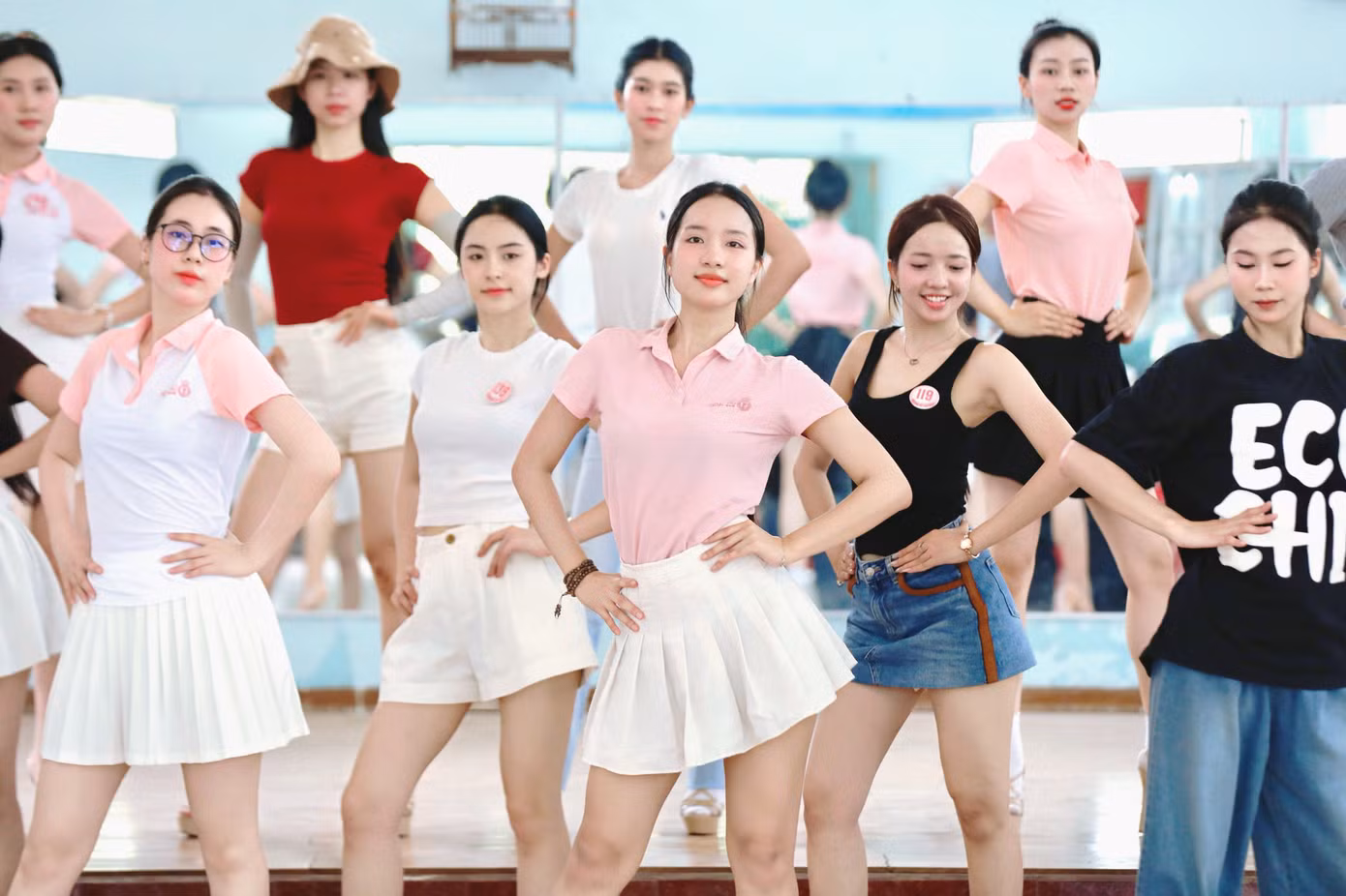 "Các thí sinh có sự đồng đều và khả năng tập trung cao độ. Ở chung kết, họ phải trình diễn trên bản nhạc phối sôi động và có nhiều động tác khó hơn. Tuy nhiên, tôi nghĩ đó sẽ là màn trình diễn thực sự ấn tượng, mãn nhãn", biên đạo Phạm Anh Phương nói.