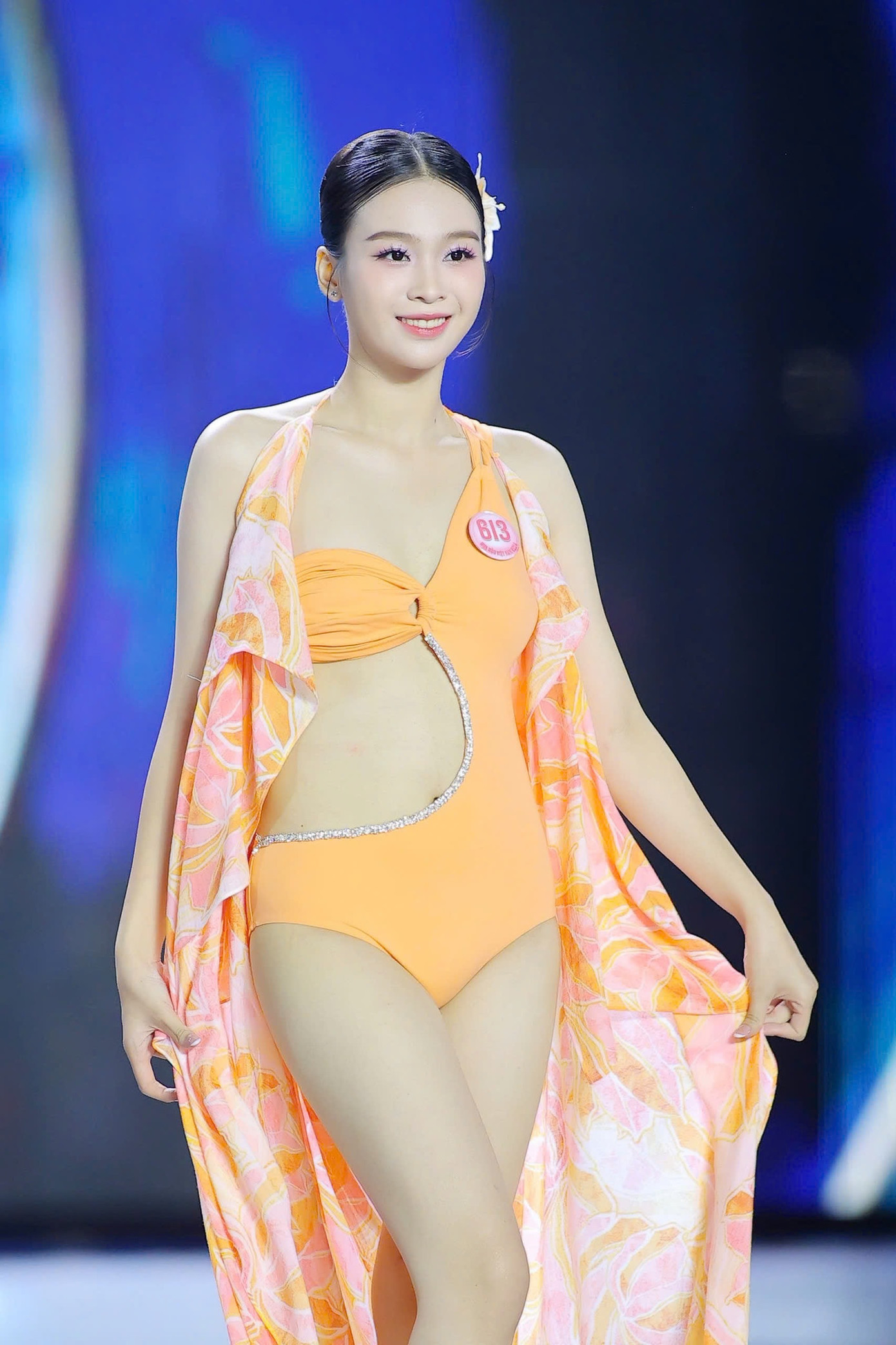 Thí sinh Lê Hoàng Khánh Linh sở hữu chiều cao 1,69 m, số đo ba vòng 81-62-92 cm.