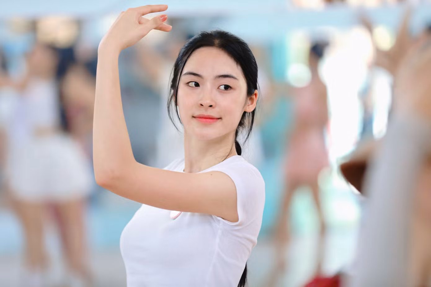 "Trước đêm chung kết, tôi sẽ cố gắng ngủ sớm để giữ gìn sức khoẻ và tinh thần thật tốt. Tôi hy vọng mình có thể bước lên sân khấu với sự tự tin và năng lượng tích cực nhất, thể hiện trọn vẹn những gì đã nỗ lực luyện tập, mang đến một phần trình diễn thật ấn tượng", thí sinh Nguyễn Thị Vân Nhi chia sẻ.