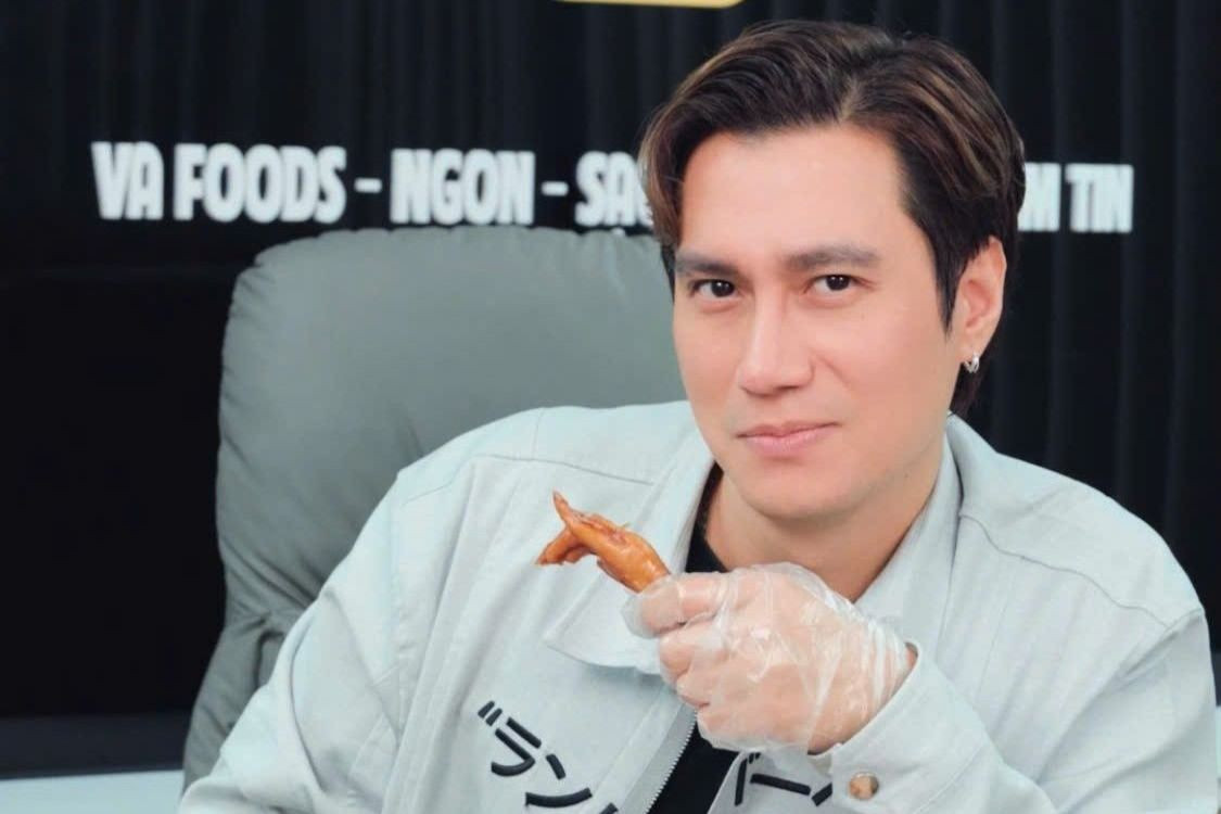 Việt Anh liên tục khẳng định sản phẩm chân gà của mình đảm bảo chất lượng. Việt Anh liên tục khẳng định sản phẩm chân gà của mình đảm bảo chất lượng.