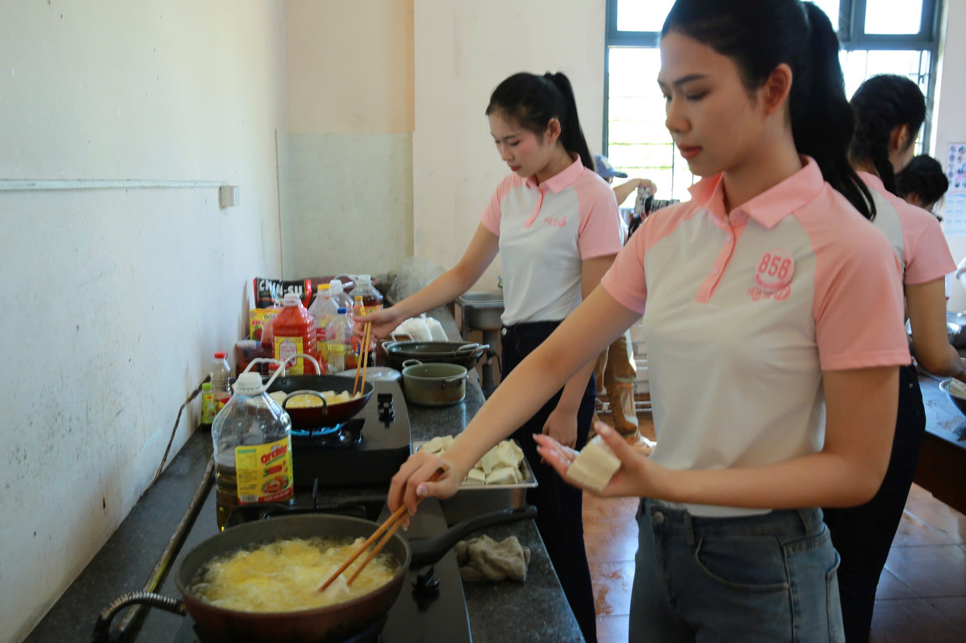 Với nhiều thí sinh Hoa hậu Việt Nam, đêm chung kết không phải là sự kết thúc mà khởi đầu cho hành trình mới. "Tôi tham gia các hoạt động thiện nguyện không chỉ vì tôi là thí sinh của cuộc thi Hoa hậu Việt Nam. Đó là tâm nguyện và mong muốn giúp sức mình để khơi nguồn những giá trị tốt đẹp trong cuộc đời", thí sinh Hà Trúc Linh chia sẻ.