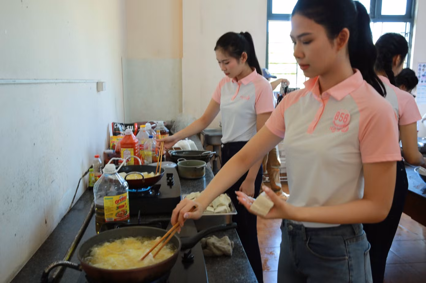 Với nhiều thí sinh Hoa hậu Việt Nam, đêm chung kết không phải là sự kết thúc mà khởi đầu cho hành trình mới. "Tôi tham gia các hoạt động thiện nguyện không chỉ vì tôi là thí sinh của cuộc thi Hoa hậu Việt Nam. Đó là tâm nguyện và mong muốn giúp sức mình để khơi nguồn những giá trị tốt đẹp trong cuộc đời", thí sinh Hà Trúc Linh chia sẻ.