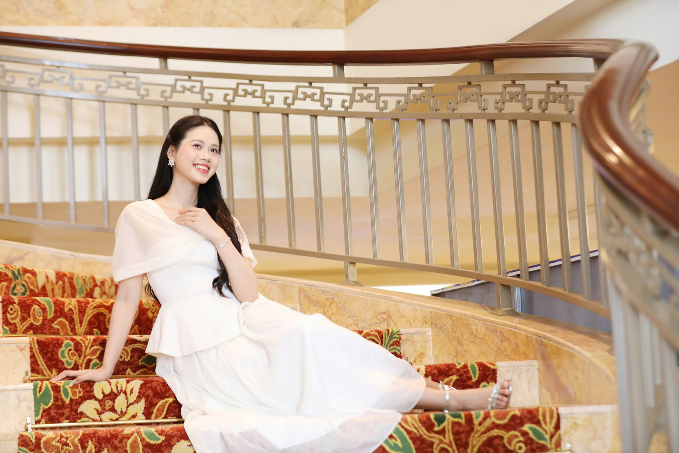 “Tôi thường xuyên theo dõi bình luận của khán giả và thấy ấm áp khi nhận được sự ủng hộ từ gia đình, khán giả quê nhà. Tôi tự nhủ phải cố gắng để mang thành tích cho Quảng Trị”, Diệu Huyền chia sẻ. “Tôi thường xuyên theo dõi bình luận của khán giả và thấy ấm áp khi nhận được sự ủng hộ từ gia đình, khán giả quê nhà. Tôi tự nhủ phải cố gắng để mang thành tích cho Quảng Trị”, Diệu Huyền chia sẻ.