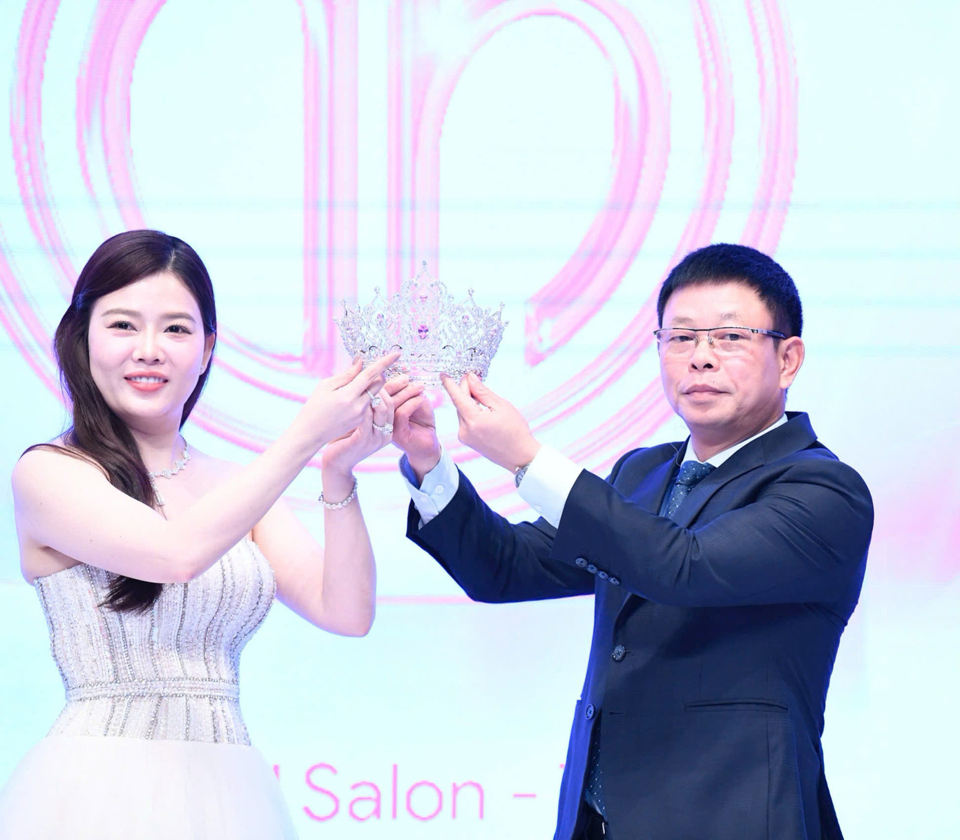 Cận vương miện danh giá dành cho tân Hoa hậu Việt Nam 2024.