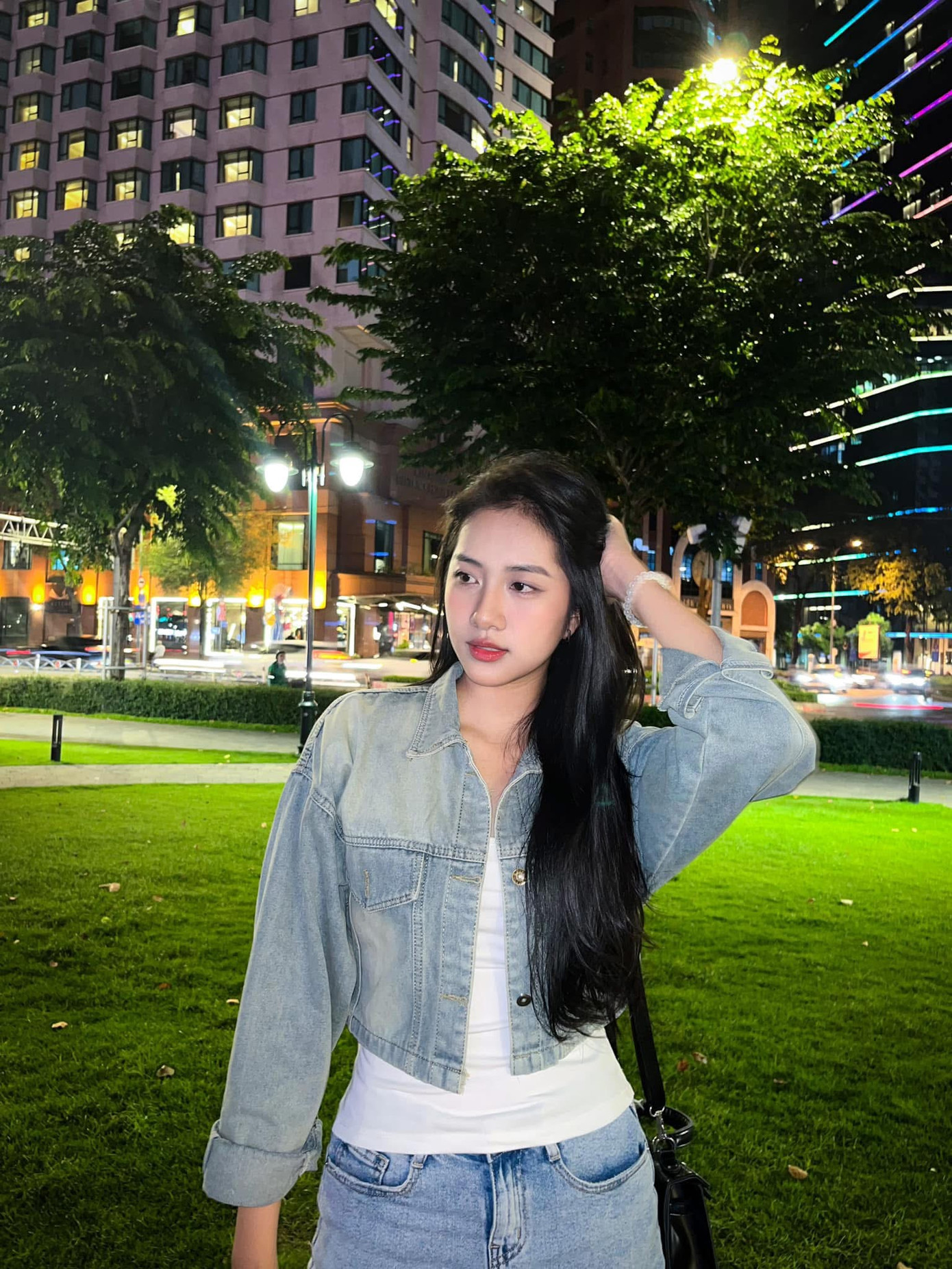 Điều Trúc Linh nhớ nhất trong nhà chung Hoa hậu Việt Nam 2024 là khoảnh khắc quây quần bên các thí sinh. Cô lý giải việc họ phải sống xa gia đình nên rất nhớ những bữa cơm ấm cúng. Vì vậy, cô cảm thấy ấm áp như ở nhà khi được cùng ăn uống, trò chuyện với những người bạn từ khắp mọi miền Tổ quốc.