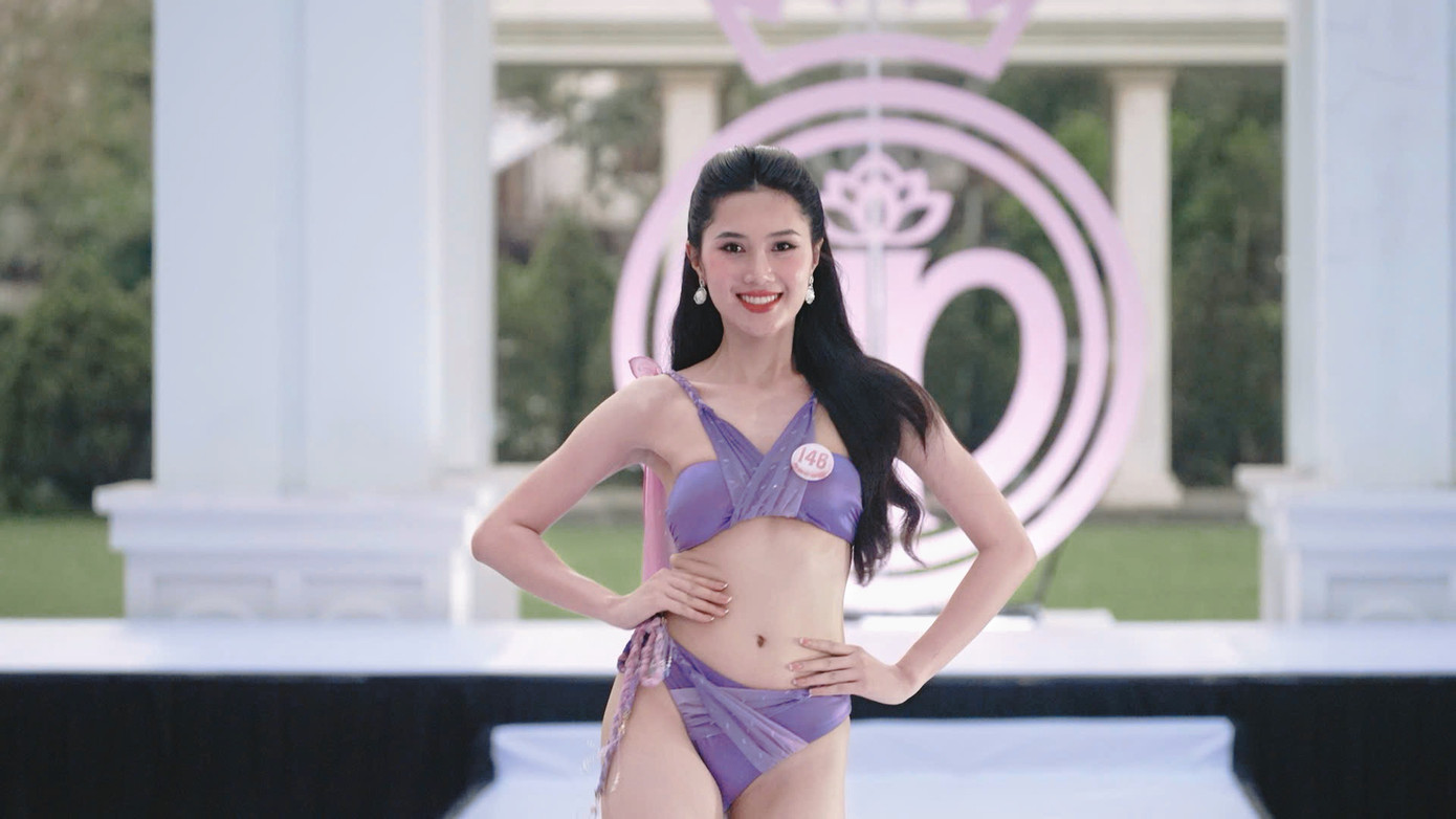 Bùi Thùy Nhiên sở hữu chiều cao 1,75 m, số đo ba vòng 80-60-90 cm. Cô là Á khôi 1 Hoa khôi Nam Bộ, đã tốt nghiệp ngành Du lịch, Đại học Văn hóa TPHCM. Hiện cô học văn bằng 2 ngành Quản trị Kinh doanh, Đại học Kinh tế Quốc dân.