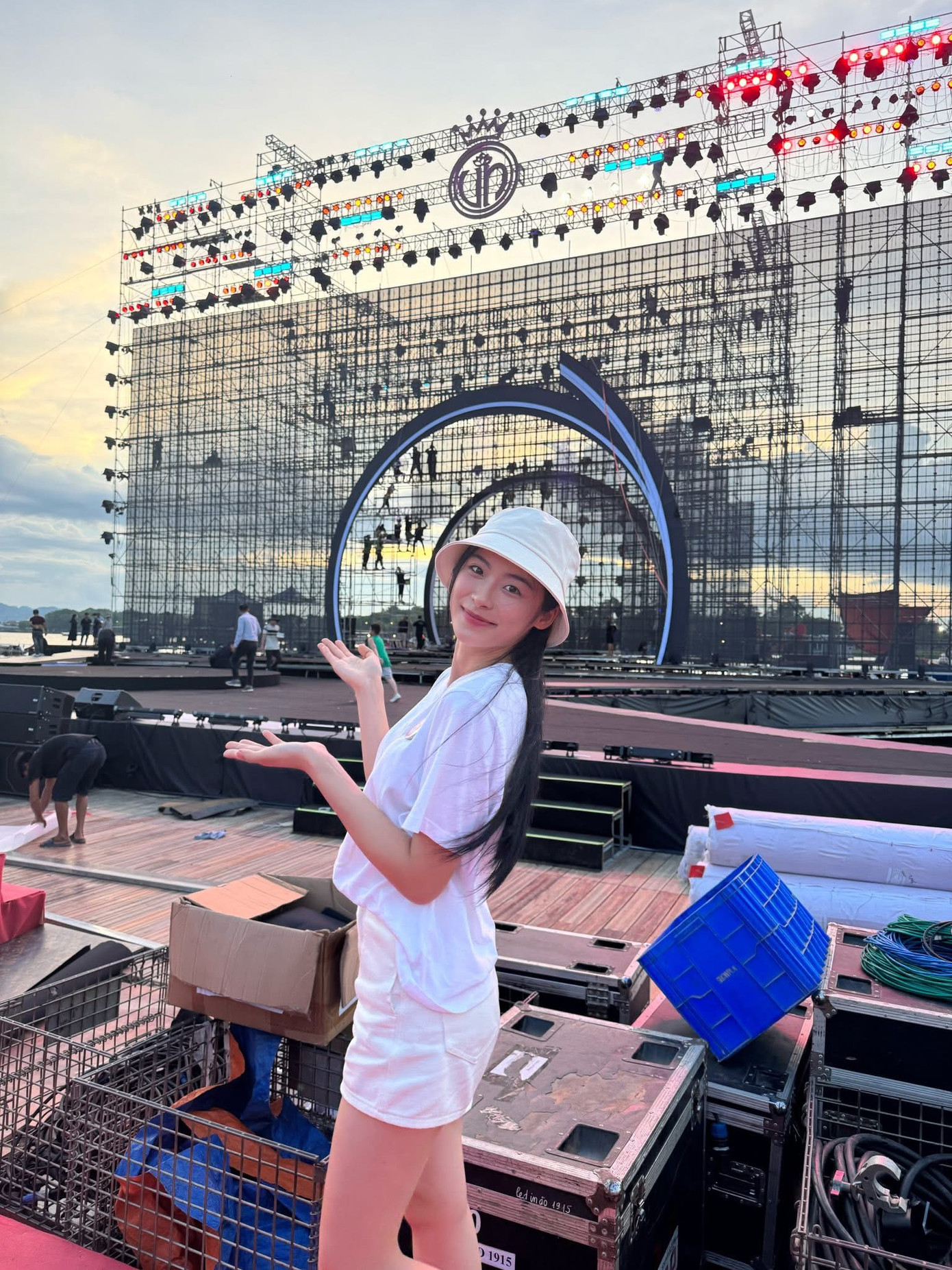 Chia sẻ đầu tiên sau khi giành danh hiệu, Vân Nhi cho rằng cô có hành trình đầy cảm xúc tại Hoa Hậu Việt Nam. "Tôi hiểu rằng mỗi bước đi của mình ngày hôm nay không chỉ là nỗ lực cá nhân, mà là kết quả của sự cộng hưởng từ tình yêu thương, sự hỗ trợ và niềm tin của rất nhiều con người tuyệt vời đã âm thầm đồng hành cùng mình", cô cho hay.