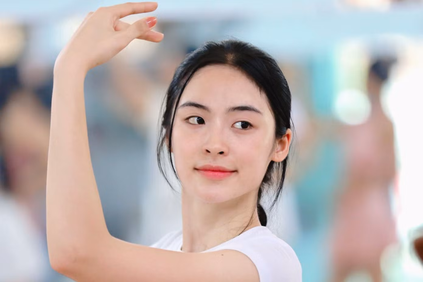 Cô cảm ơn sự động viên, cổ vũ của mọi người để không ngừng cố gắng, trở thành phiên bản tốt hơn. "Tôi trân trọng từng ánh mắt tin tưởng, từng bàn tay nâng đỡ và lời động viên chân thành", người đẹp chia sẻ.