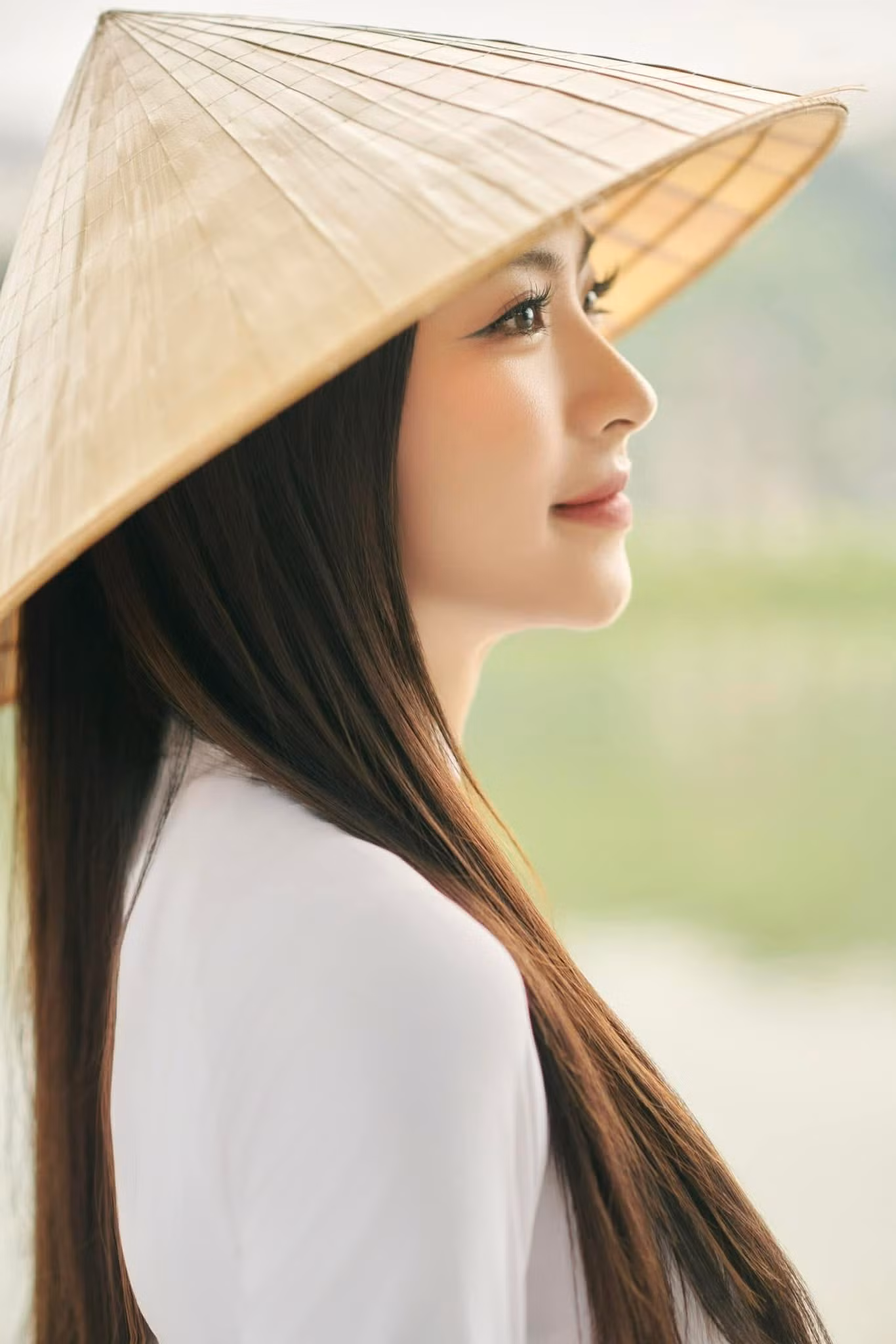 Ngoài ra, Vân Nhi nói cô hoàn toàn xứng đáng với danh hiệu Á hậu 2, kết quả Top 3 công tâm và khách quan.