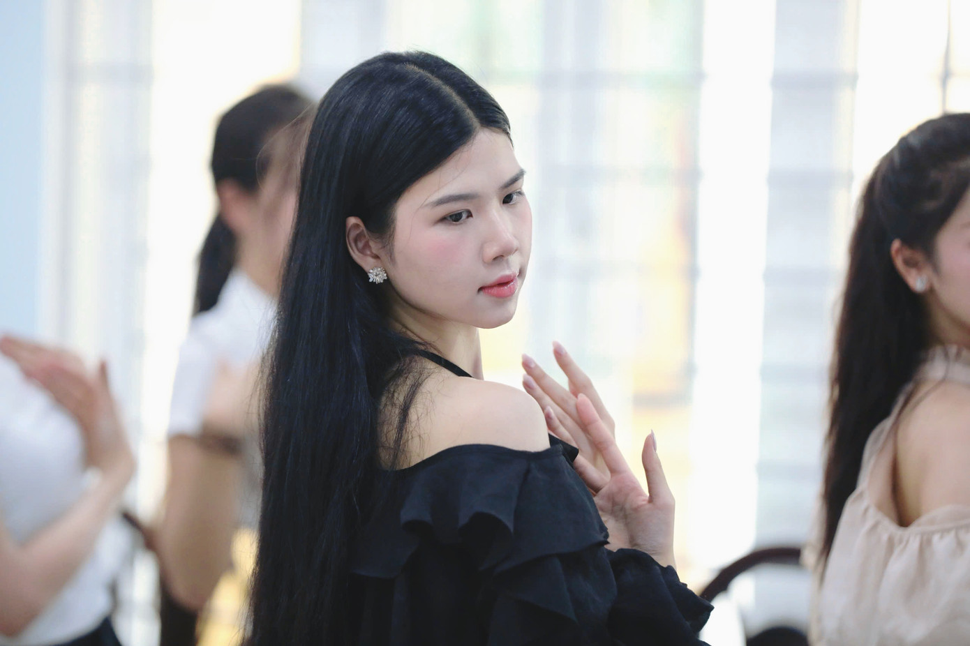 Thí sinh Đinh Hoàng Linh Đan cho rằng sự tự tin sẽ là chìa khóa giúp cô tỏa sáng trong chung kết Hoa hậu Việt Nam 2024. Linh Đan không đặt nặng mục tiêu giành vương miện. Cô khẳng định bản thân đến với cuộc thi để học hỏi và trải nghiệm.