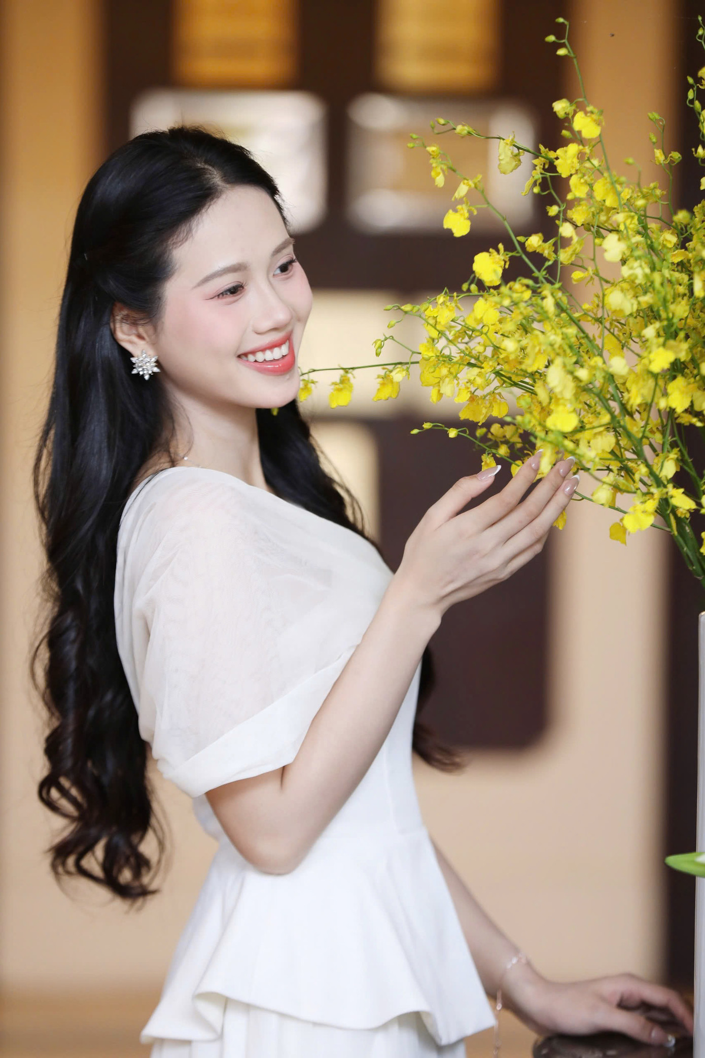 Diệu Huyền cho biết thời gian đầu tham gia cuộc thi, cô thấy đuối sức. Đặc biệt là những ngày thực hiện thử thách truyền hình thực tế, cô phải thức dậy lúc 2-3h và hoạt động liên tục tới đêm muộn. Tuy nhiên, Diệu Huyền không bỏ cuộc và nỗ lực để đi đến ngày hôm nay. Diệu Huyền cho biết thời gian đầu tham gia cuộc thi, cô thấy đuối sức. Đặc biệt là những ngày thực hiện thử thách truyền hình thực tế, cô phải thức dậy lúc 2-3h và hoạt động liên tục tới đêm muộn. Tuy nhiên, Diệu Huyền không bỏ cuộc và nỗ lực để đi đến ngày hôm nay.