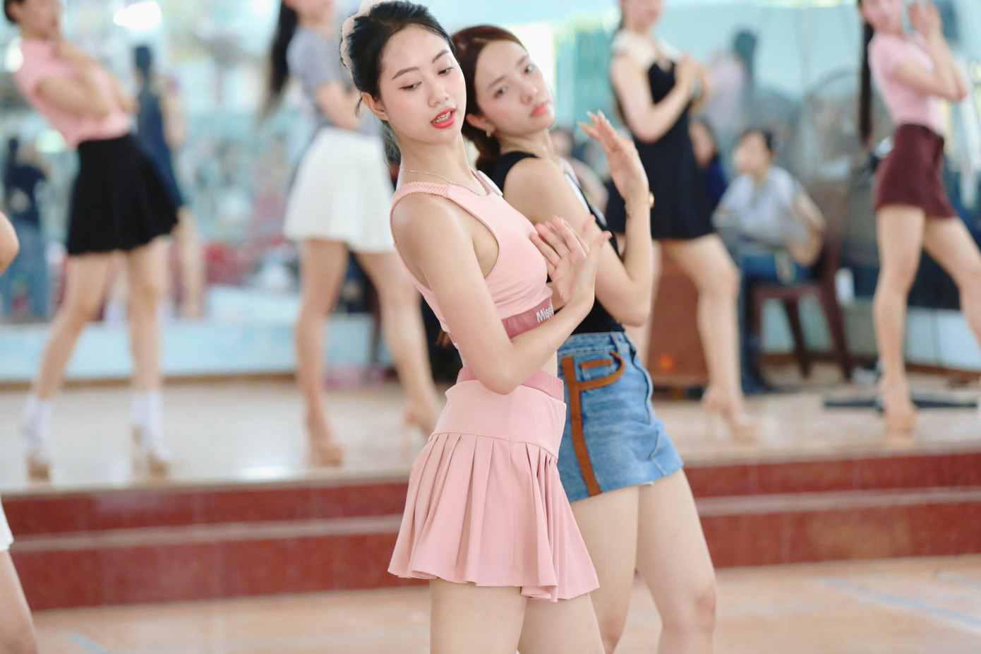 Nguyễn Mai Phương đặt mục tiêu lọt vào Top 5 và cao hơn là Top 3 Hoa Hậu Việt Nam 2024. "Tôi đến với Hoa Hậu Việt Nam để học hỏi, kết bạn, trải nghiệm và giao lưu văn hoá. Đặc biệt, tôi mong muốn mang đến những điều tốt đẹp đến mọi người. Thành công nhất với tôi đến thời điểm hiện tại là có thể trình bày về dự án nhân ái mà mình đã ấp ủ", Mai Phương chia sẻ.