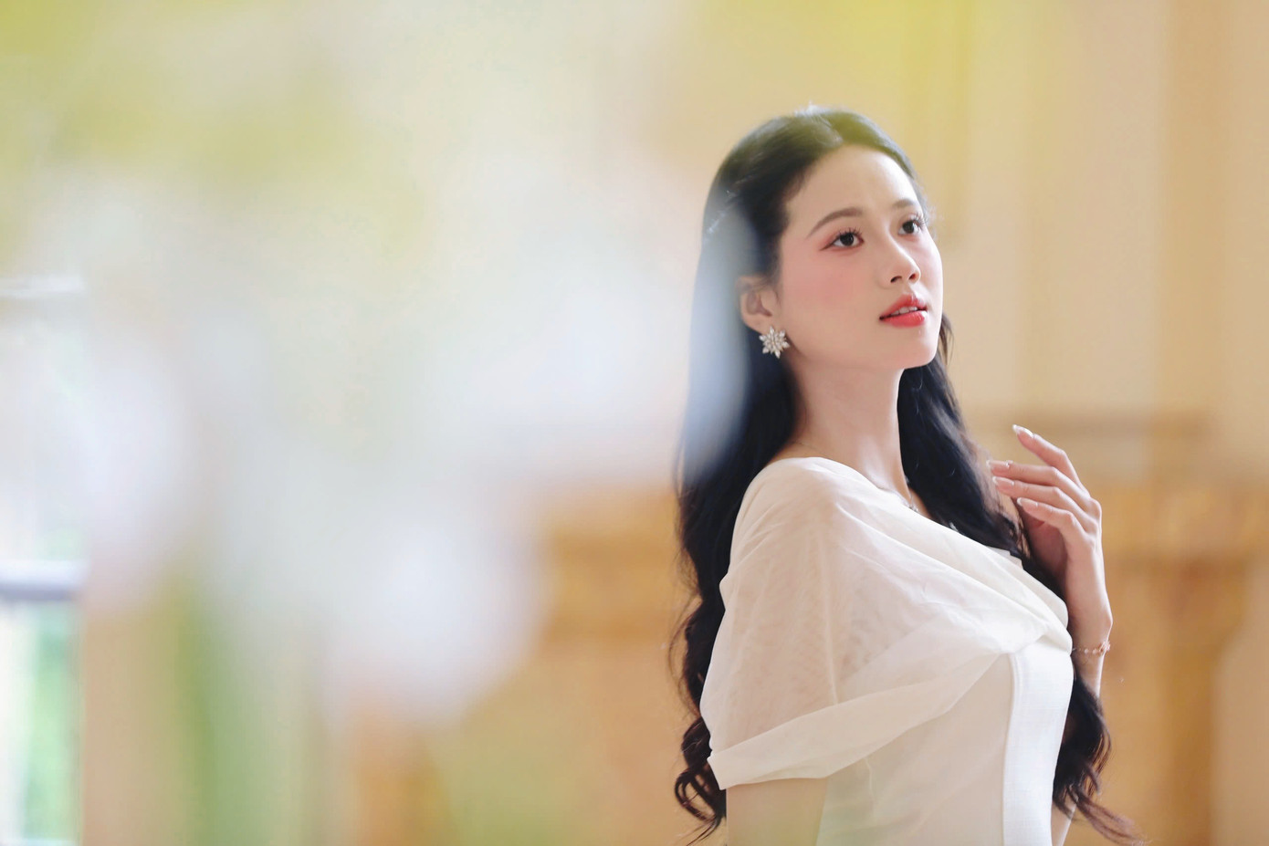 “Được vào vòng chung kết đã là điều may mắn với tôi. Tôi chưa từng nghĩ sẽ đi xa tới vậy ở Hoa hậu Việt Nam. Các thí sinh năm nay đều nổi bật và có thế mạnh riêng. Tôi nghĩ đó là giấc mơ và thành quả lớn của bản thân cũng như gia đình”, Diệu Huyền nói. “Được vào vòng chung kết đã là điều may mắn với tôi. Tôi chưa từng nghĩ sẽ đi xa tới vậy ở Hoa hậu Việt Nam. Các thí sinh năm nay đều nổi bật và có thế mạnh riêng. Tôi nghĩ đó là giấc mơ và thành quả lớn của bản thân cũng như gia đình”, Diệu Huyền nói.