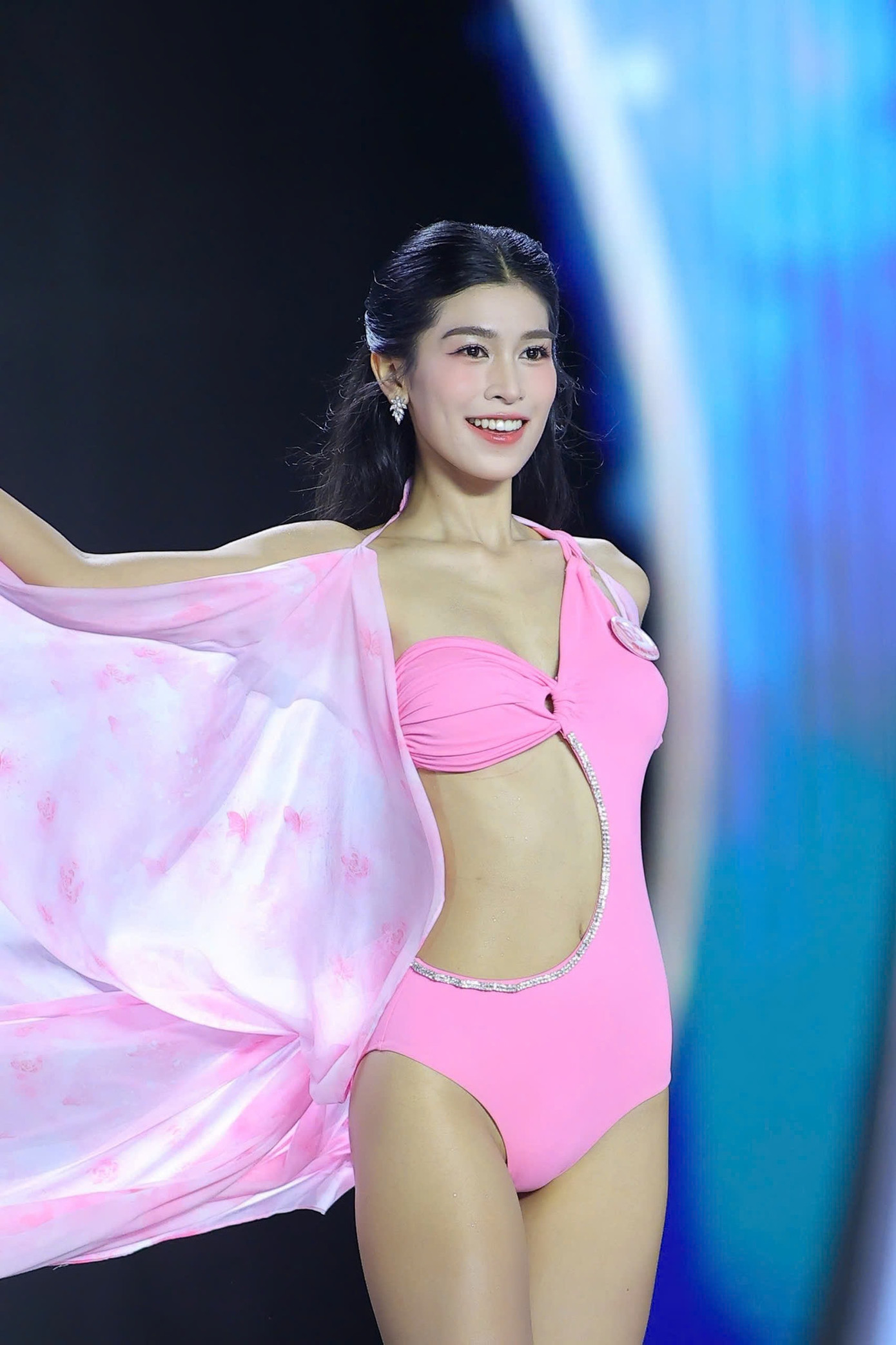 Nguyễn Thanh Thảo cao 1,71 m, số đo ba vòng 75-59-90 cm.