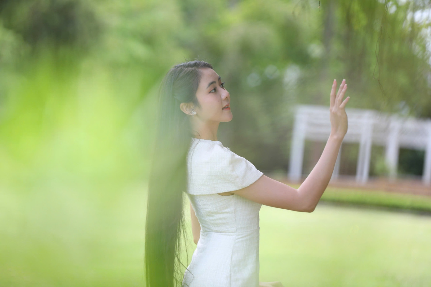 Mỹ Dung chia sẻ nếu đăng quang Hoa hậu Việt Nam 2024, điều đầu tiên cô muốn làm là gửi lời cảm ơn sâu sắc đến ba mẹ và tất cả người đã yêu thương, tin tưởng mình. Tiếp đó, cô sẽ dùng tiền thưởng của mình để làm từ thiện, đặc biệt là hỗ trợ trẻ em có hoàn cảnh khó khăn, những em nhỏ thiếu điều kiện học tập và phát triển.