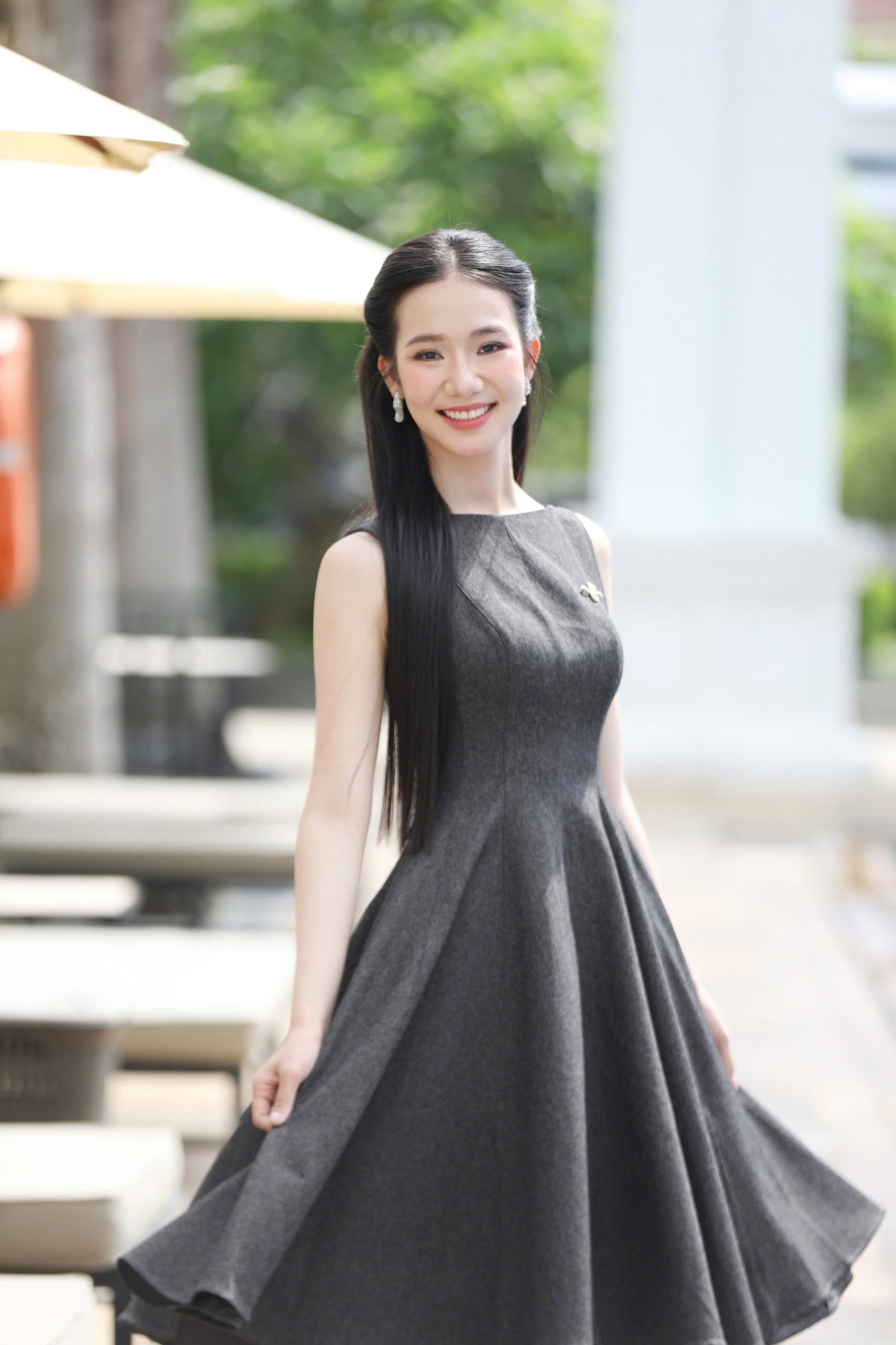 Phương Nhi chia sẻ nếu đăng quang Hoa hậu Việt Nam 2024, cô sẽ trở về quê nhà ở huyện Quảng Điền, TP Huế để tri ân và chia sẻ niềm vinh dự này với gia đình, bà con. Cô nói muốn quay lại thăm trường cấp 2, cấp 3 để cảm ơn thầy cô, truyền cảm hứng cho các em học sinh rằng nếu mình dám ước mơ, dám cố gắng và tin vào bản thân, có thể chạm tay đến vương miện Hoa hậu Việt Nam. Phương Nhi chia sẻ nếu đăng quang Hoa hậu Việt Nam 2024, cô sẽ trở về quê nhà ở huyện Quảng Điền, TP Huế để tri ân và chia sẻ niềm vinh dự này với gia đình, bà con. Cô nói muốn quay lại thăm trường cấp 2, cấp 3 để cảm ơn thầy cô, truyền cảm hứng cho các em học sinh rằng nếu mình dám ước mơ, dám cố gắng và tin vào bản thân, có thể chạm tay đến vương miện Hoa hậu Việt Nam.