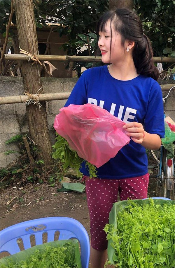 Cô bé bán rau rừng 'duyên ơi là duyên' khiến dân mạng phát sốt ảnh 6