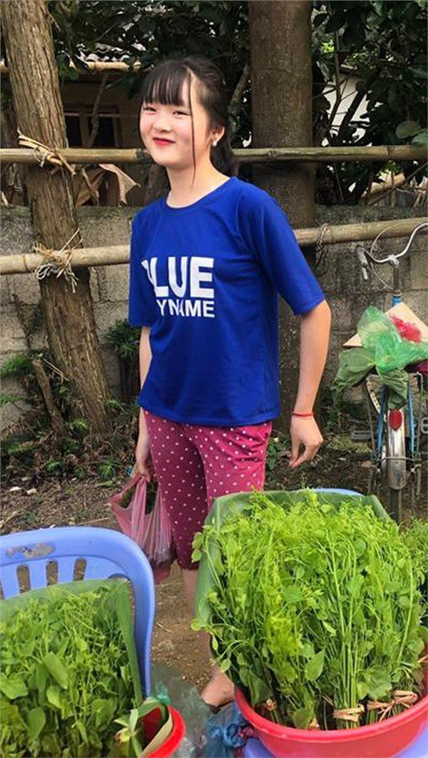 Cô bé bán rau rừng 'duyên ơi là duyên' khiến dân mạng phát sốt ảnh 5