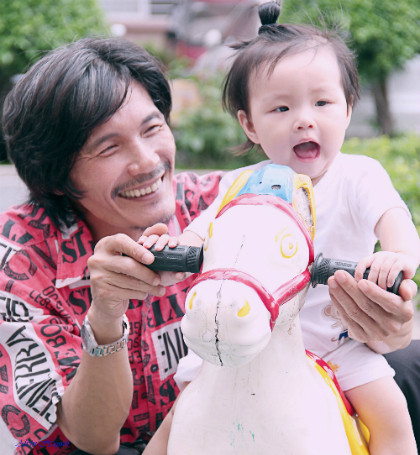 Công Ninh trải lòng về cuộc sống bên người vợ kém 20 tuổi ảnh 1