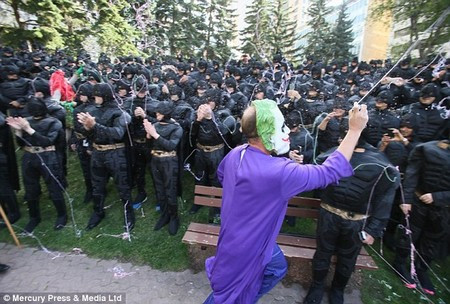 'Đội quân Người dơi' lập kỷ lục Guinness ảnh 2