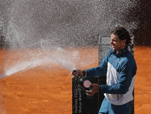 Nadal ăn mừng chức vô địch Madrid Open 2013. Ảnh: AP. Nadal ăn mừng chức vô địch Madrid Open 2013. Ảnh: AP