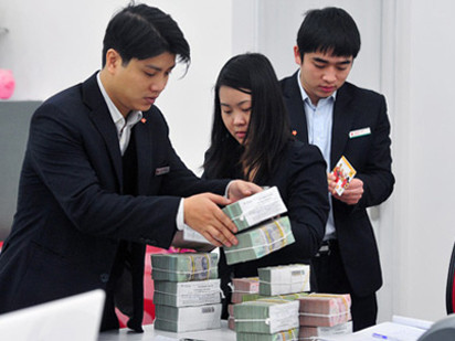 Trần lãi suất tiết kiệm sẽ về mức 7,5% một năm. Ảnh minh họa: Hoàng Hà